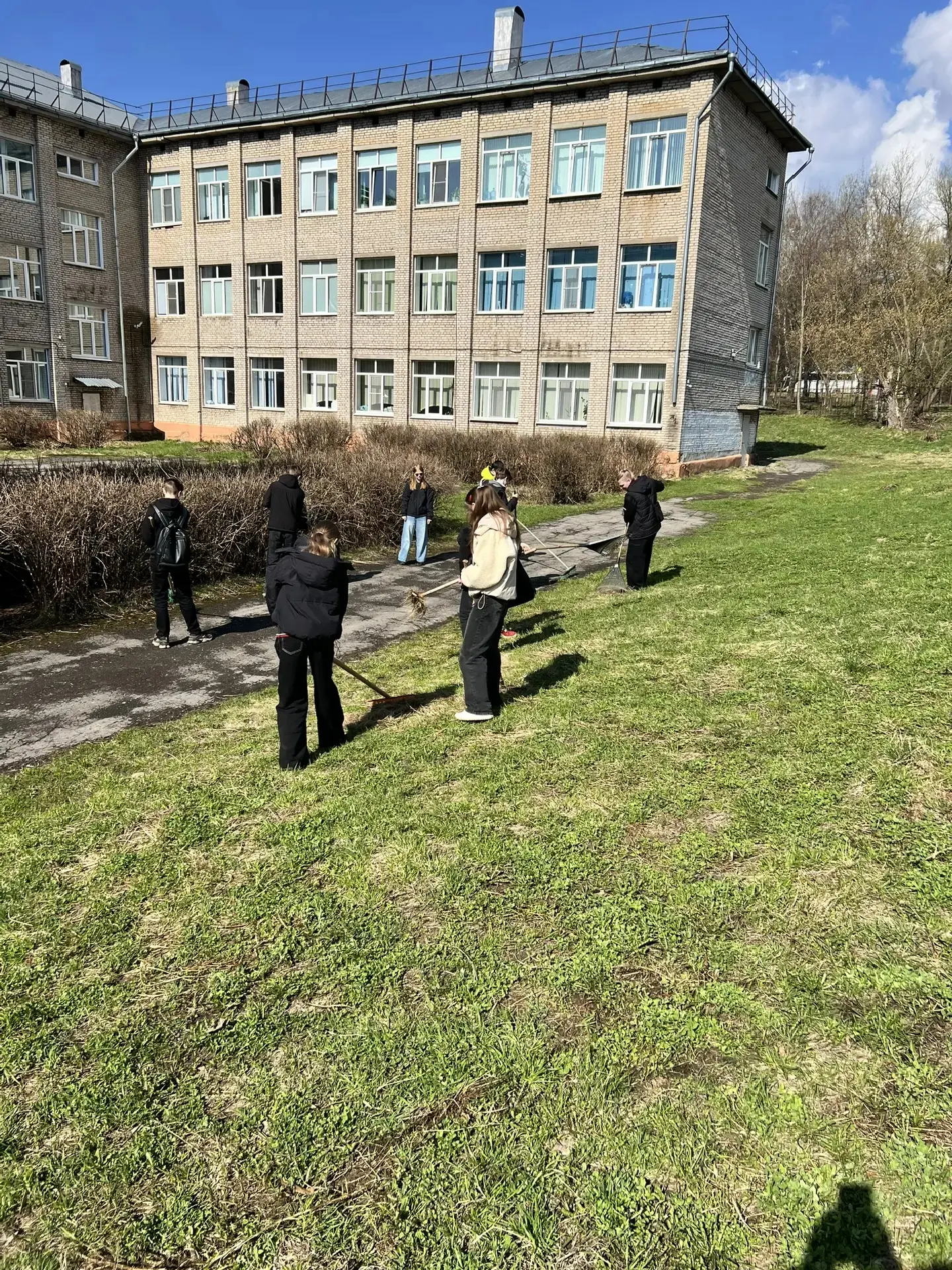 🌿 18 апреля: Центр образования N38 на городском субботнике! 🌿