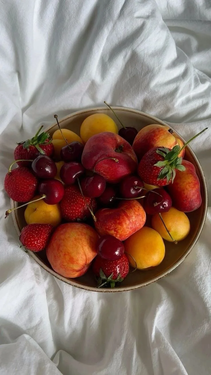 Несу вам еще одно вкусное — канал «Сначала крем, потом поем». Даша когда-то работала ше...