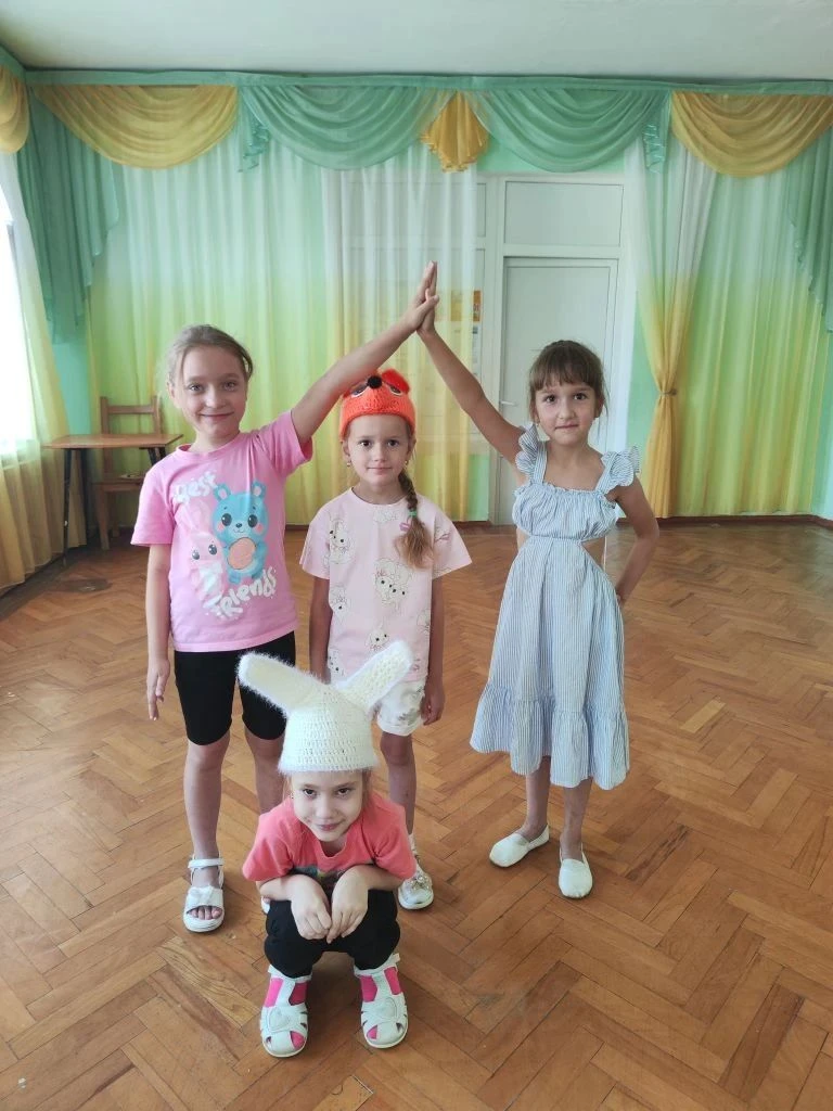 Маленькие граждане изучают большие законы.

В детском саду " Ромашка" прошёл познавательный час, пос