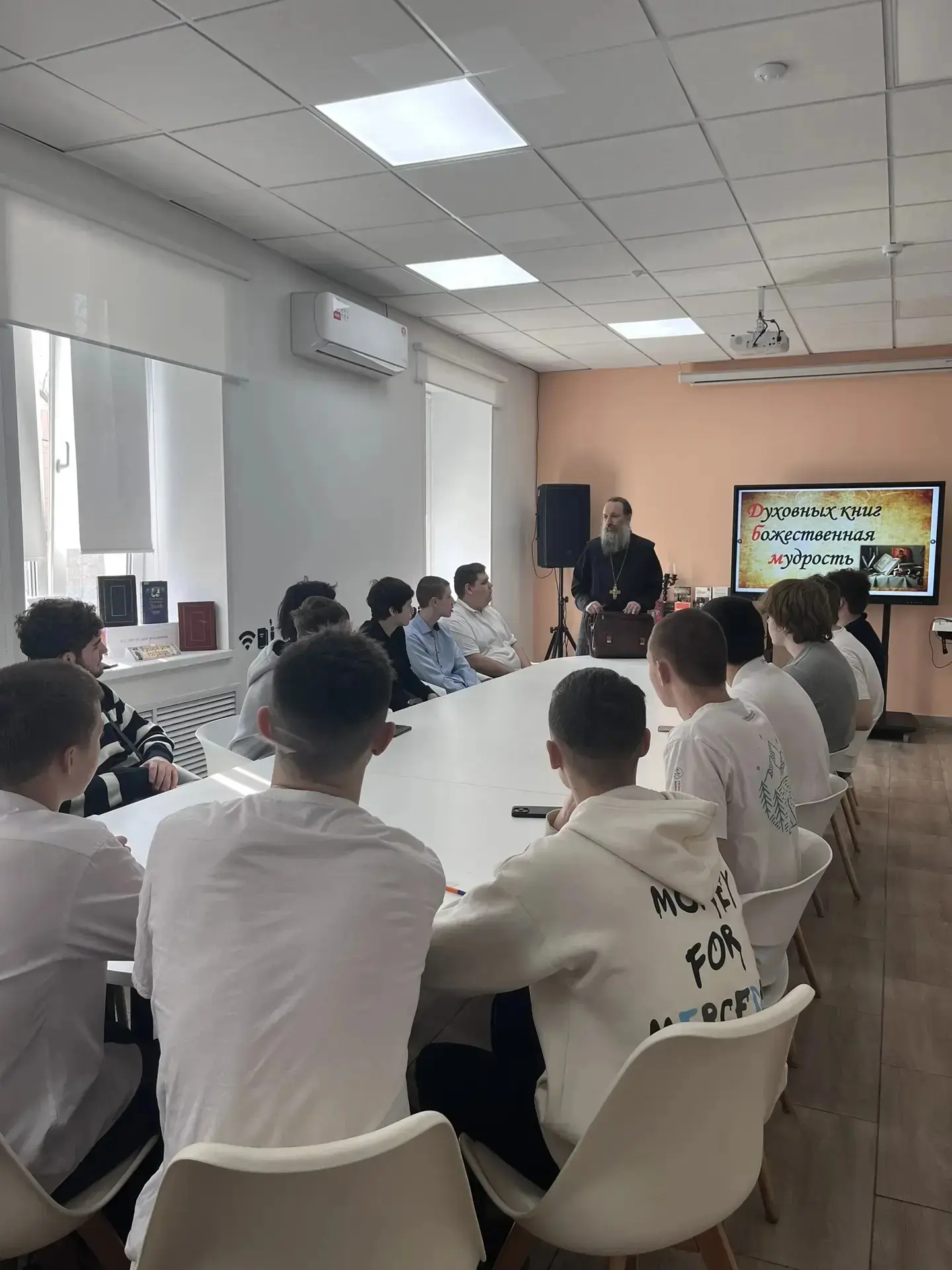 Библиотека добра📕 Сегодня студенты  ГАПОУ "ОАТК им. В.Н. Бевзюка" посетили  это прекрасно место, где