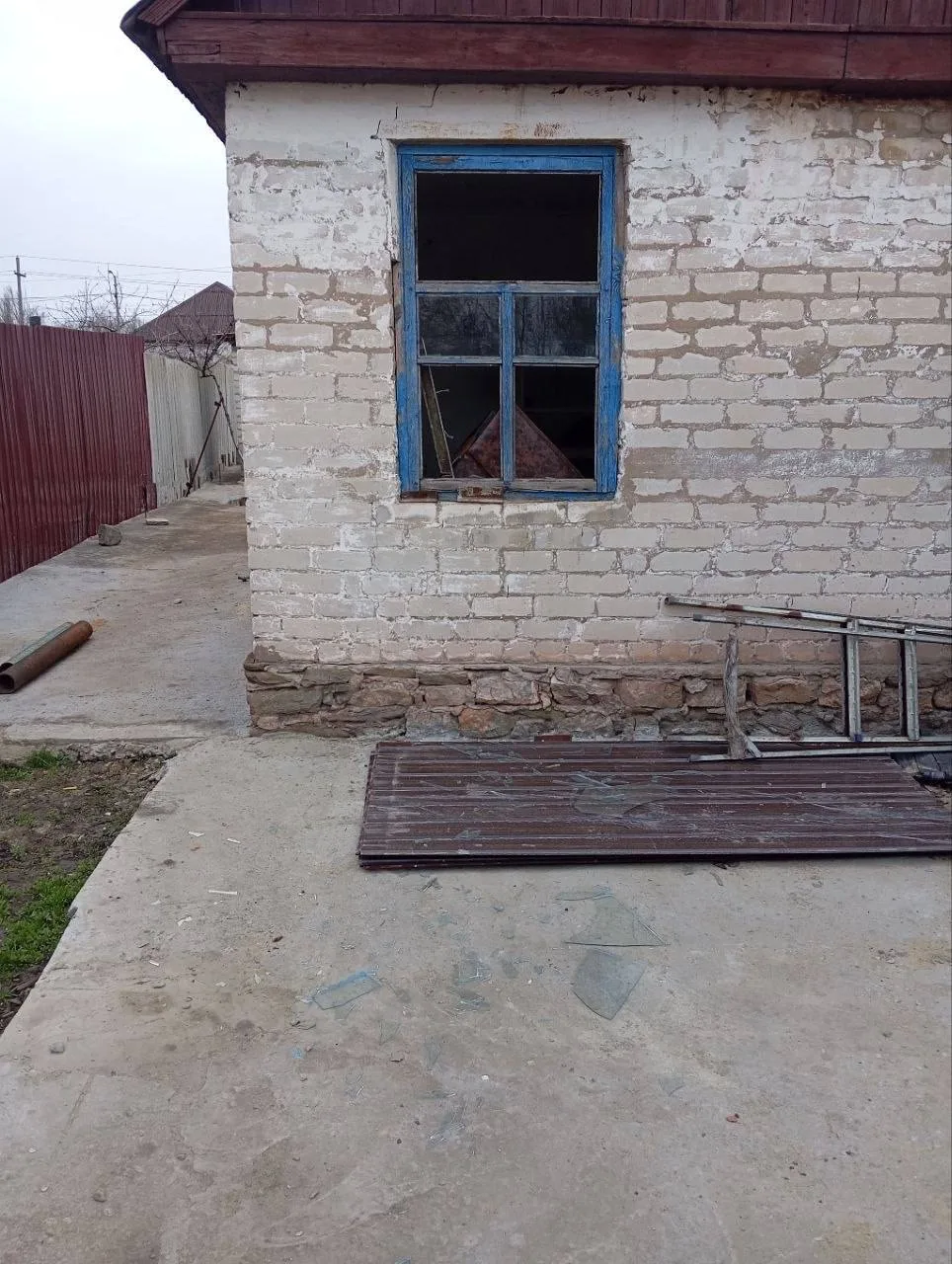 Сегодня рано утром вражеский беспилотник совершил атаку на Краснодонский муниципальный округ. Удар п