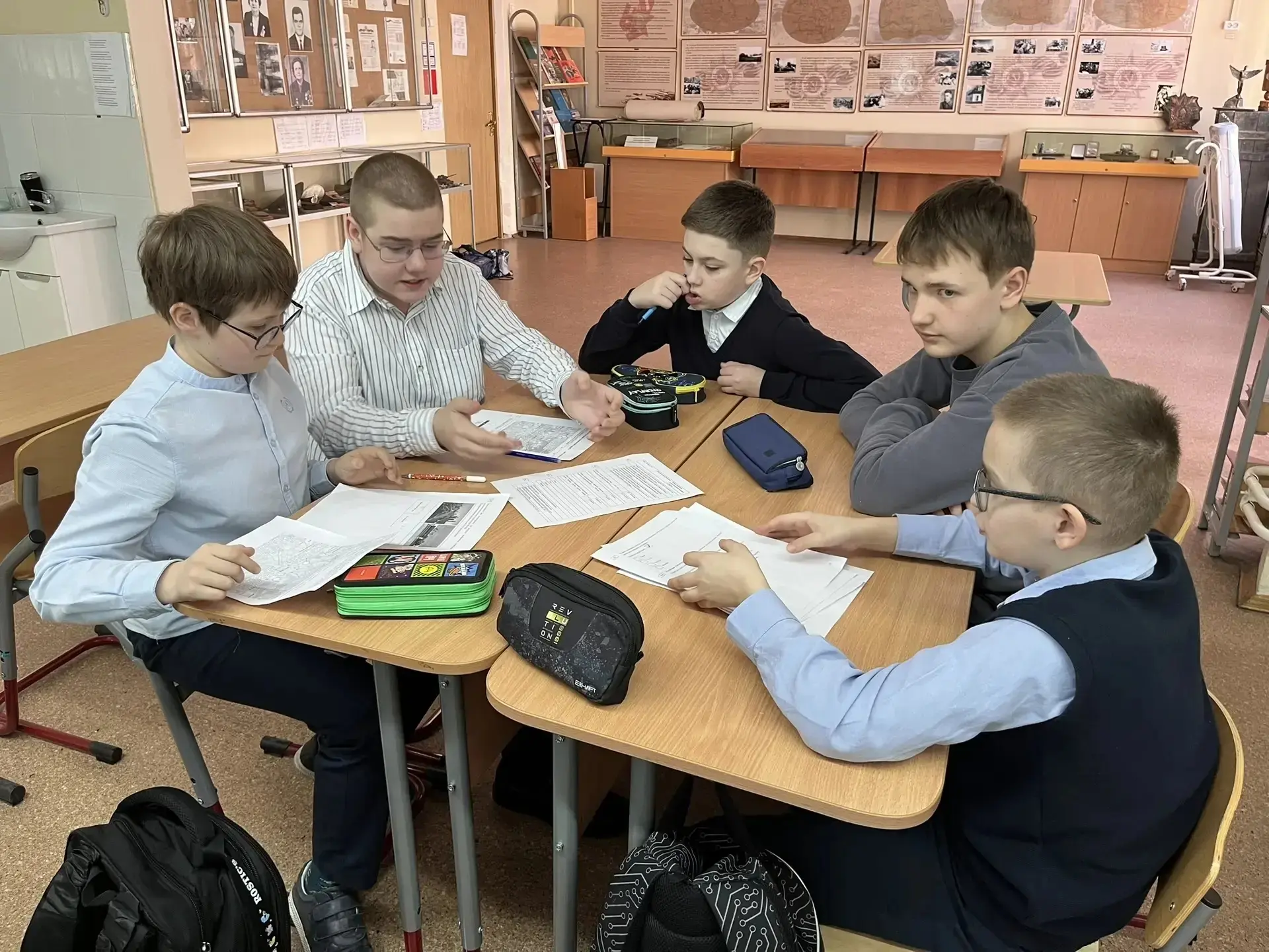 📚 В конце марта – начале апреля наши учителя истории провели для учеников 5–11 классов викторину «Зн