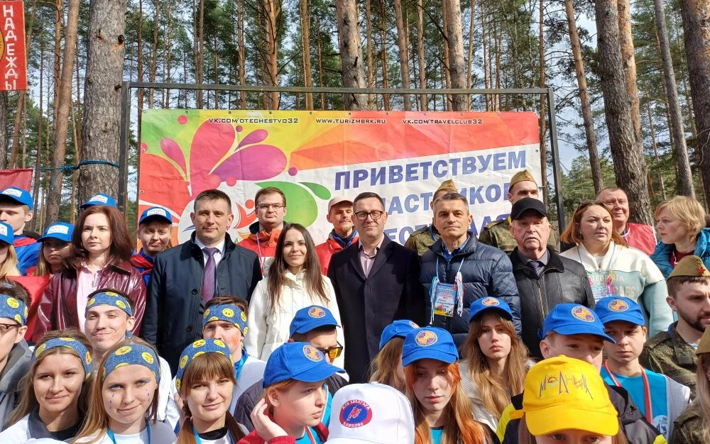 Под Брянском завершился межрегиональный фестиваль «Под облаками»  В поселке Шибенец на базе лагеря «