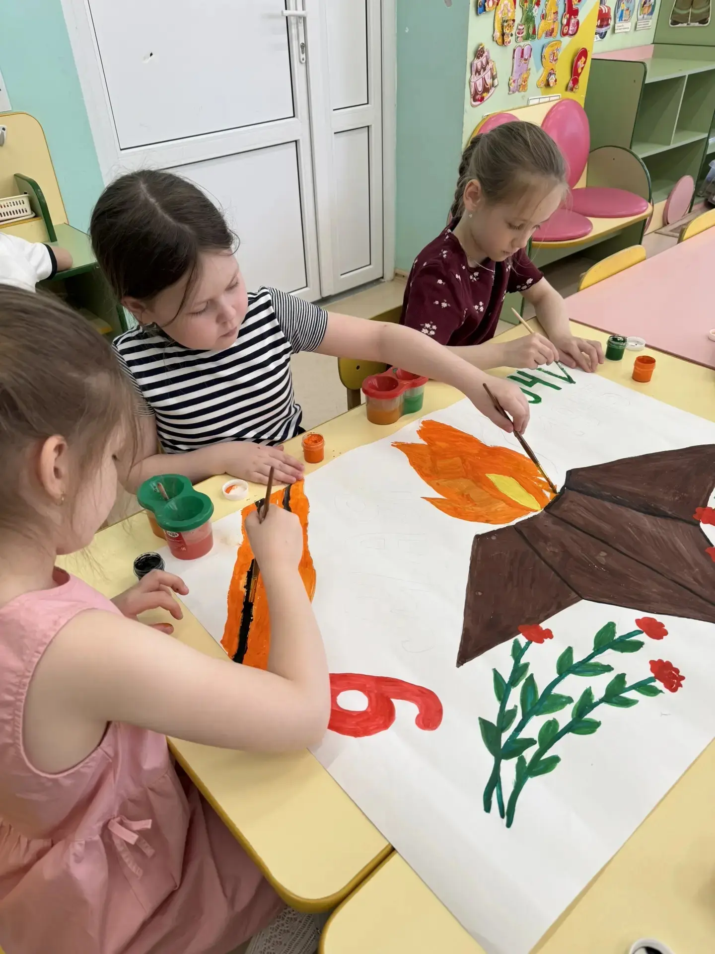 🎨 Наши дети — хранители памяти!  В преддверии 9 мая наши юные таланты подготовили трогательные рисун