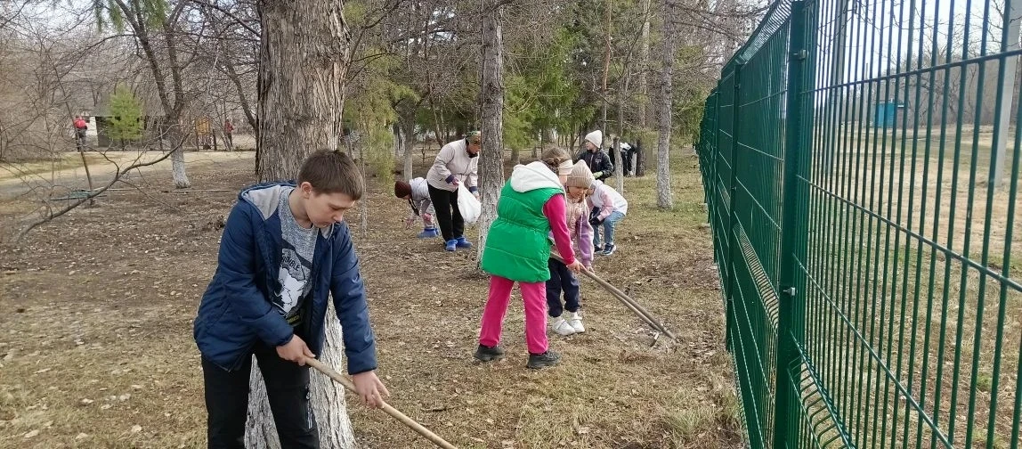 Весна-время, когда все стараются привести в порядок свои территории. Наши работники и у...