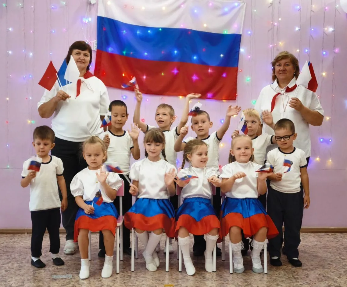 "Белый - облако большое,