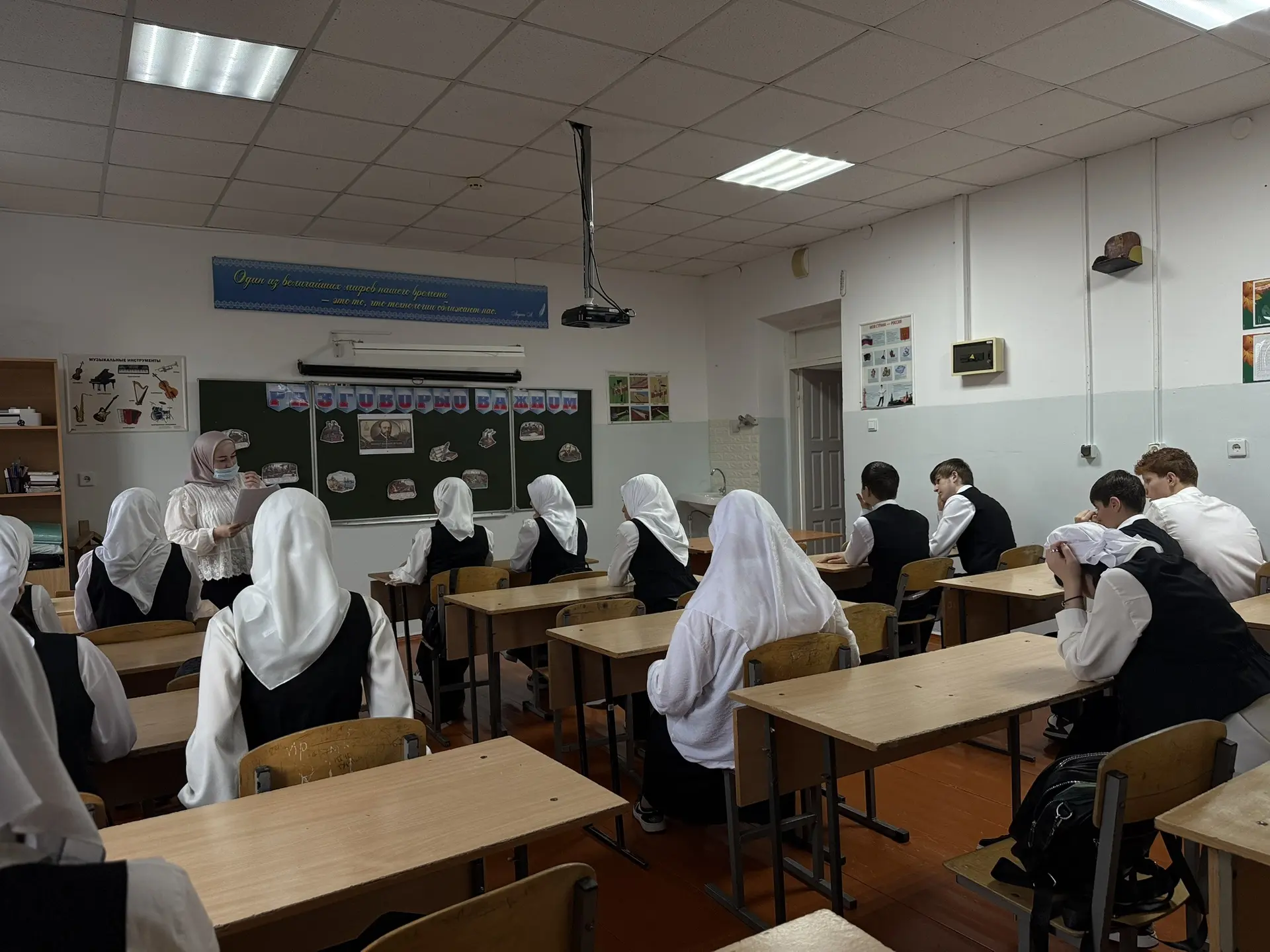 В стенах МБОУ «СОШ № 35» города Грозного, в тишине, наполненной трепетным ожиданием, ра...