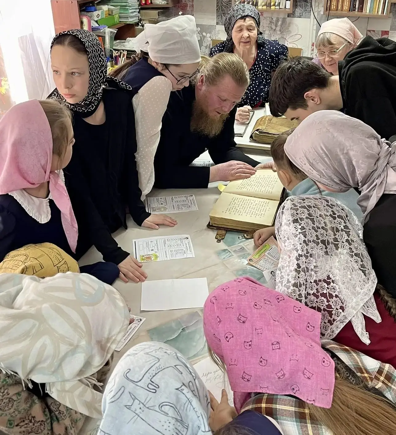 👍Православная молодёжь и ребятишки воскресной школы Михайло-Архангельского храма п. Се...
