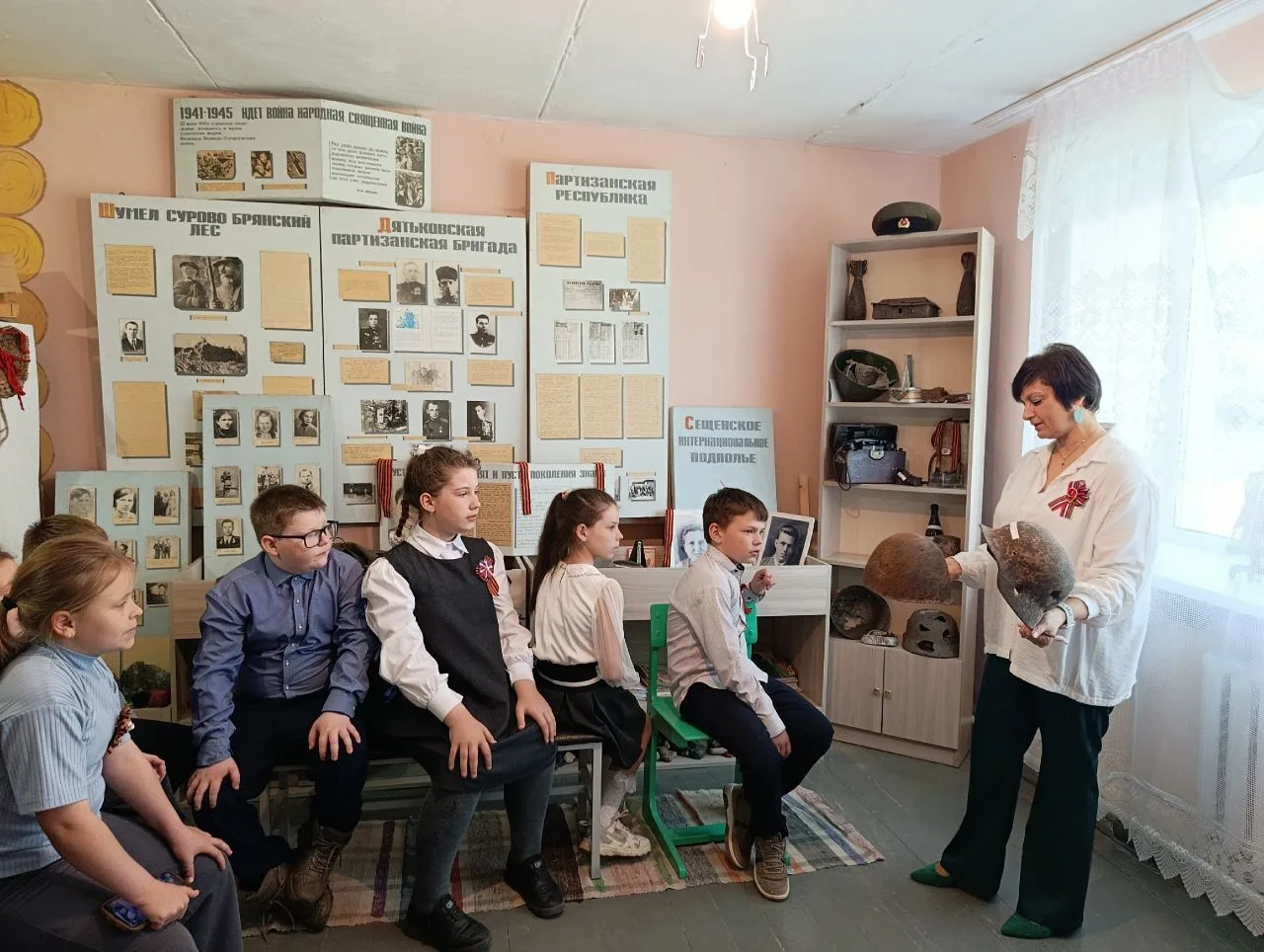 Май. Девятое. Облако белое.