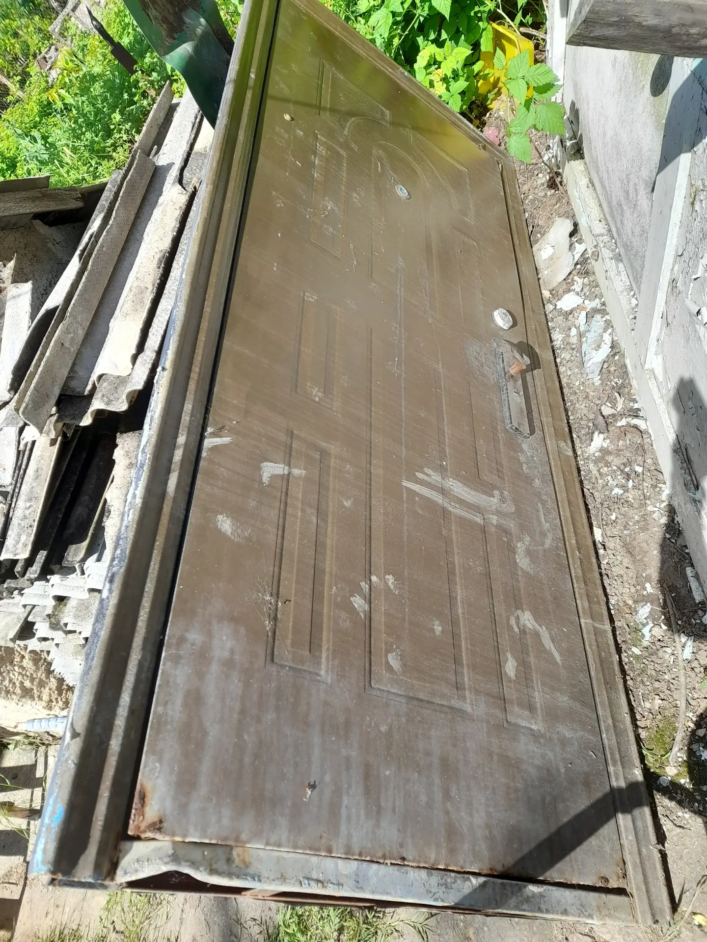 Продам дрова около 2куб за 4т.р. есть доски на дрова , двери разные размеры 500р. мойка 500р. Выполн