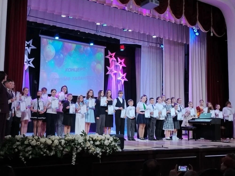 🎉Триумф талантов: в Тайге чествовали лучших учеников Детской школы искусств! 🎉
🎶🎨🕺В начале лета