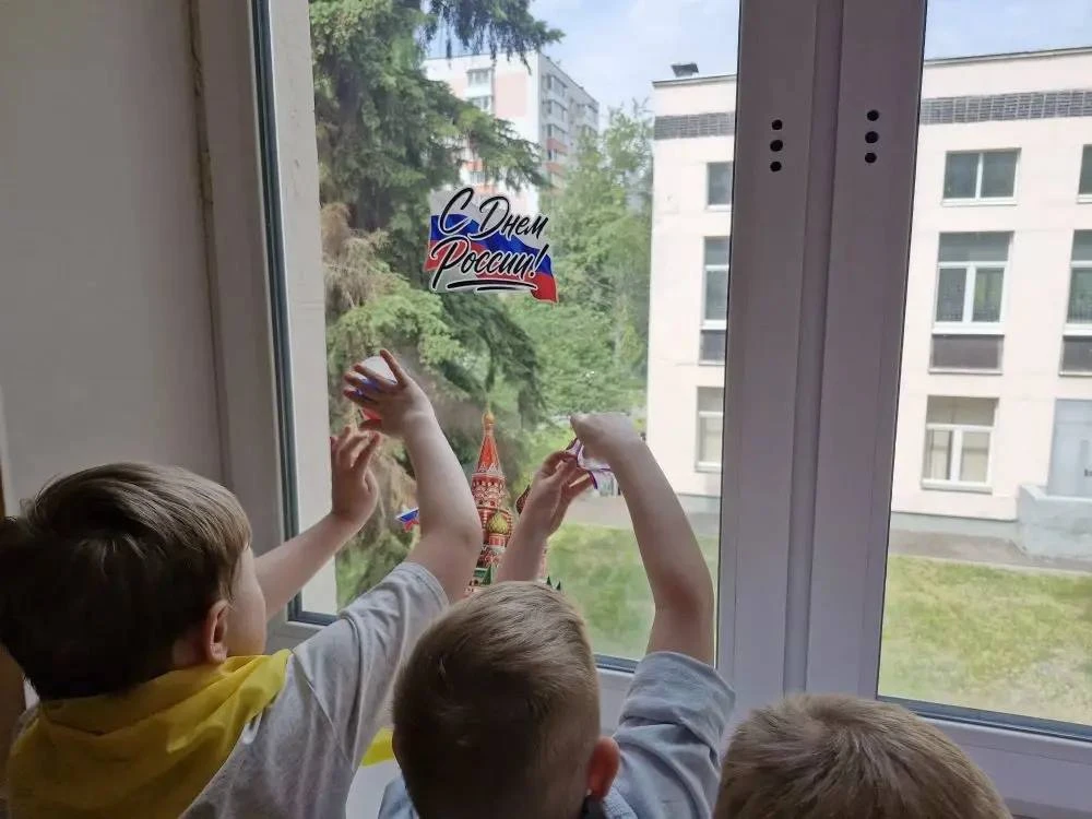 Ещё один яркий день в нашем лагере: патриотика, творчество, активности 💛

Сегодня у наших ребят выд