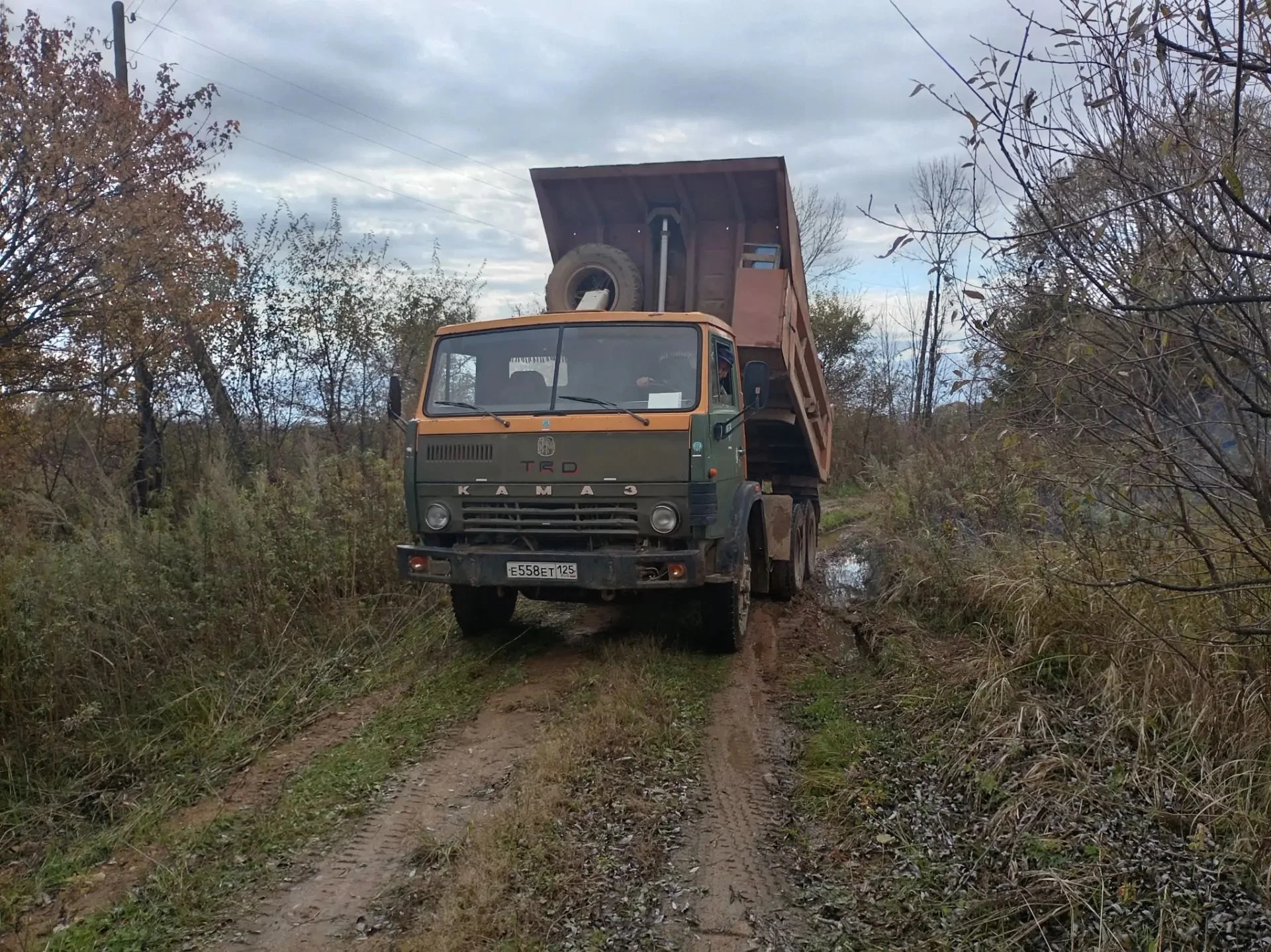 В селе Новопокровка на улице Луговой ведутся работы по ремонту дороги.