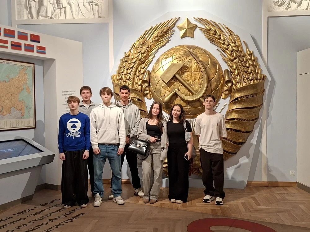 📜«Разговоры о важном» в Музее современной истории России!   Ученики 10-х классов окунулись в мир ист