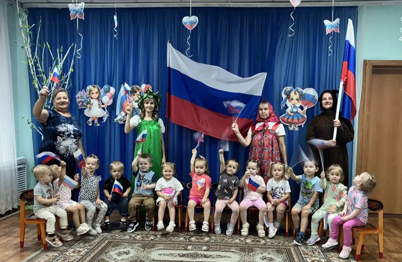 Белый – облако большое,