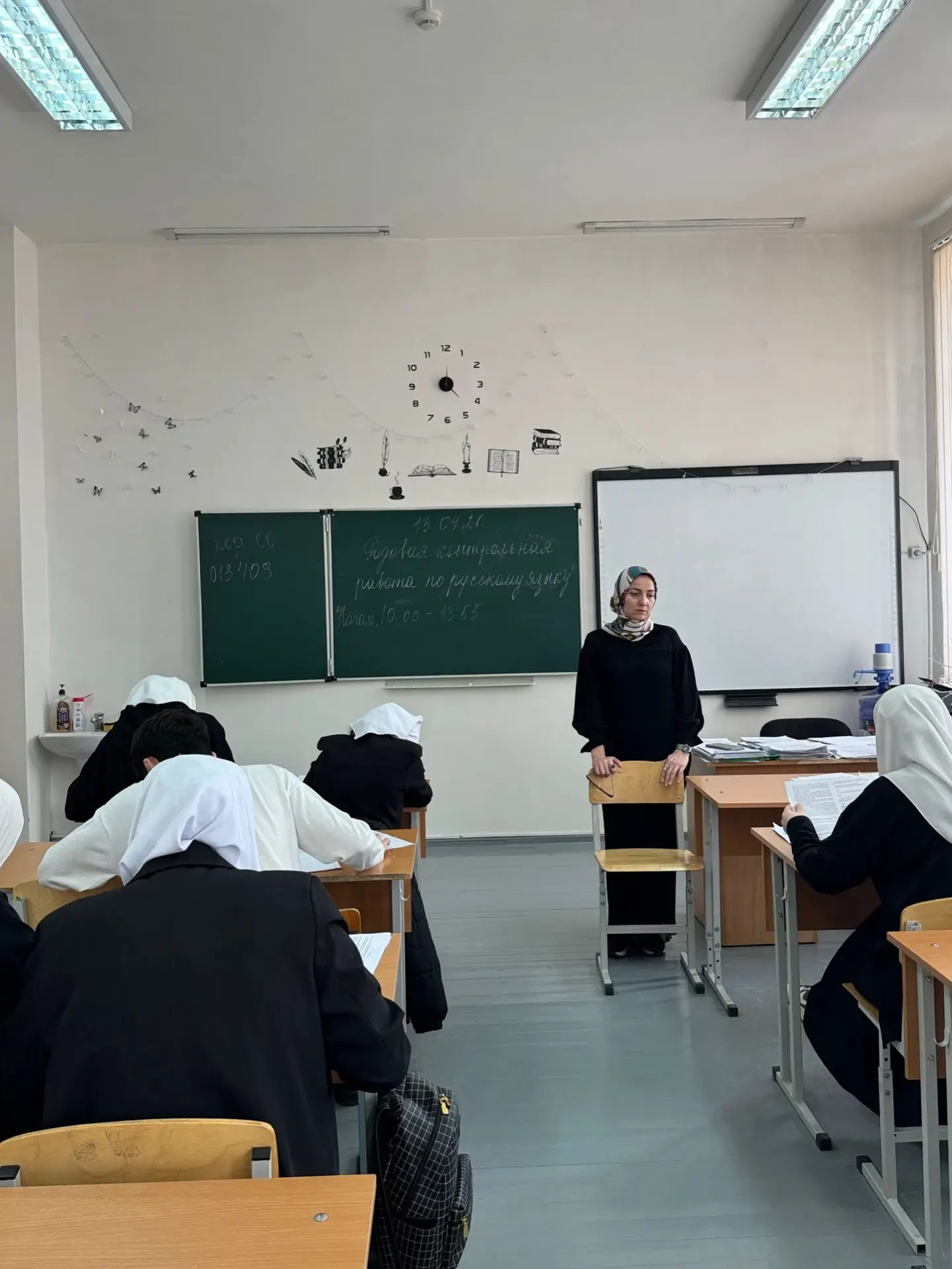📝 11-классники написали годовую контрольную работу (ГКР) по русскому языку в формате Е...