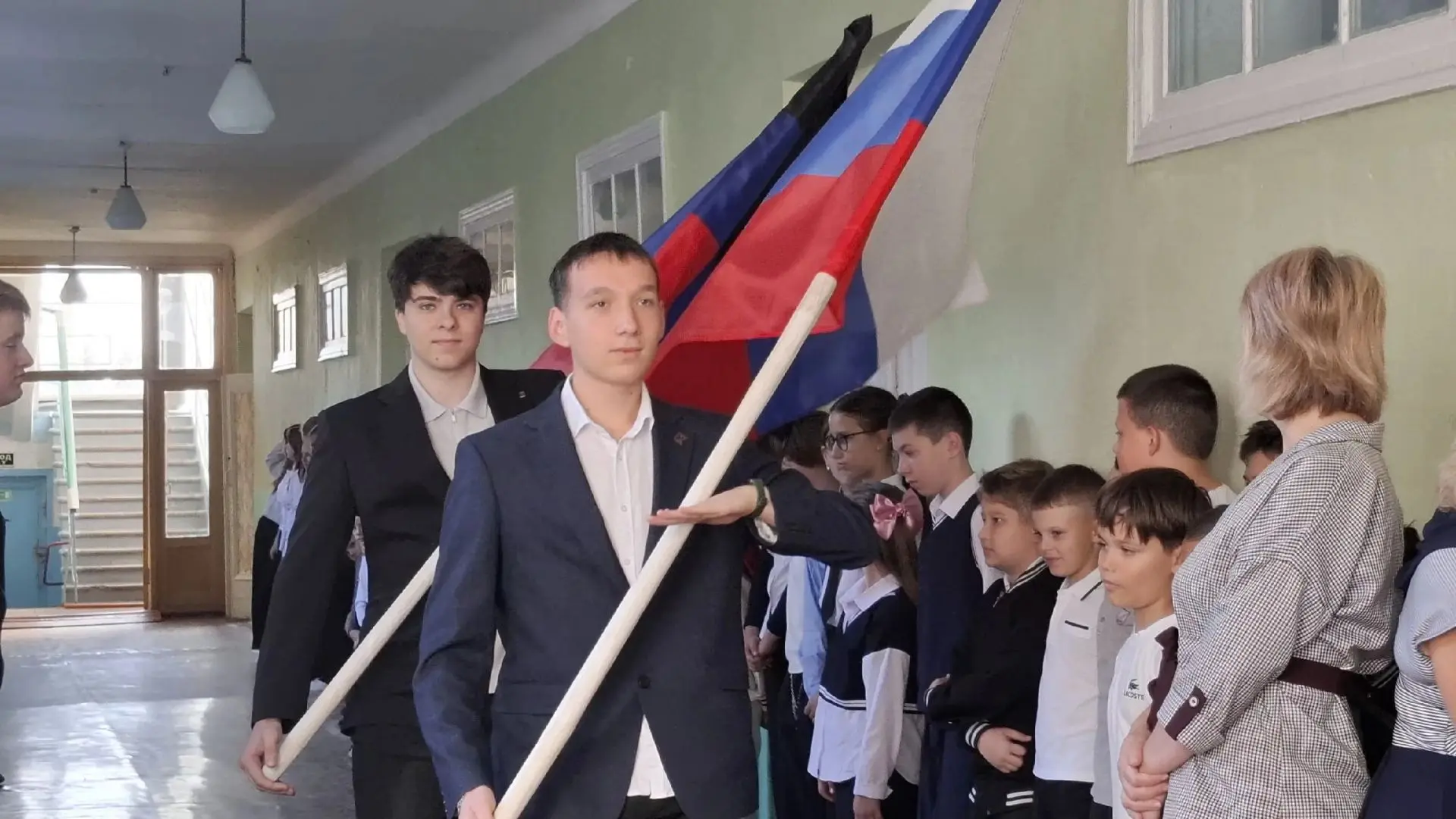 🇷🇺 Еженедельная торжественная линейка