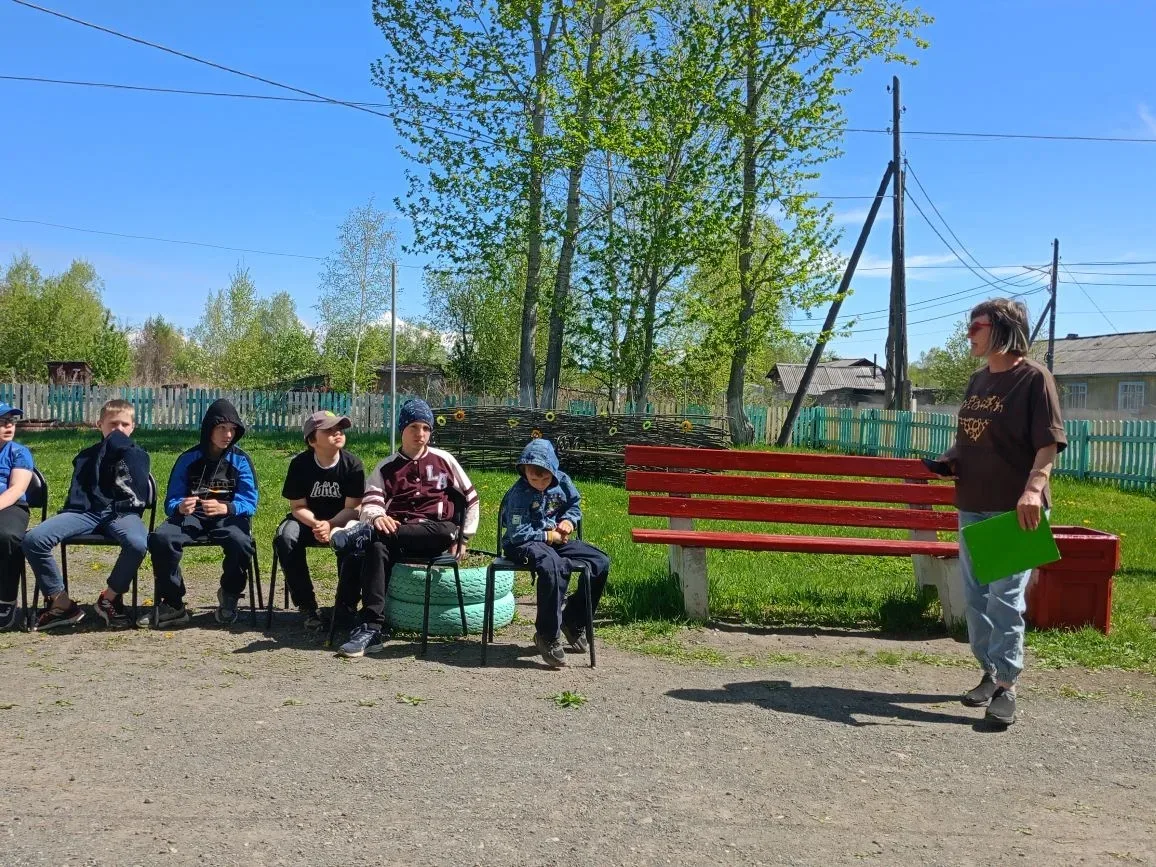 Сегодня ребята из летнего оздоровительного лагеря "Родник" посетили Дом Культуры п. Лаз...