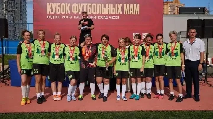 Футбольные мамы из Раменского обошли 20 команд и заняли 3-е место на Кубке