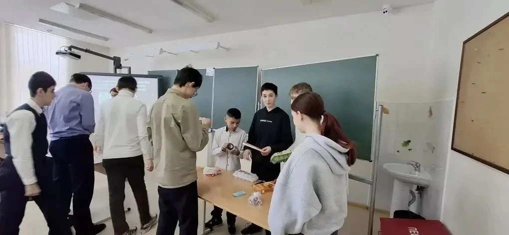 ♻️ Учимся заботиться о планете: «Зелёная школа» в действии! В нашей школе прошли увлекательные и оче