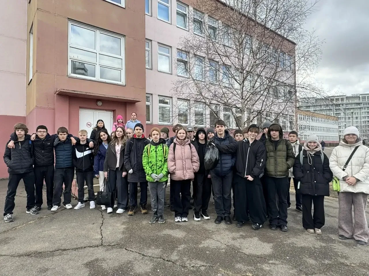 Нам дождь не помеха 💪🏾  Сегодня на субботнике было весело, дружно и… немного мокро!   Сегодня наши р