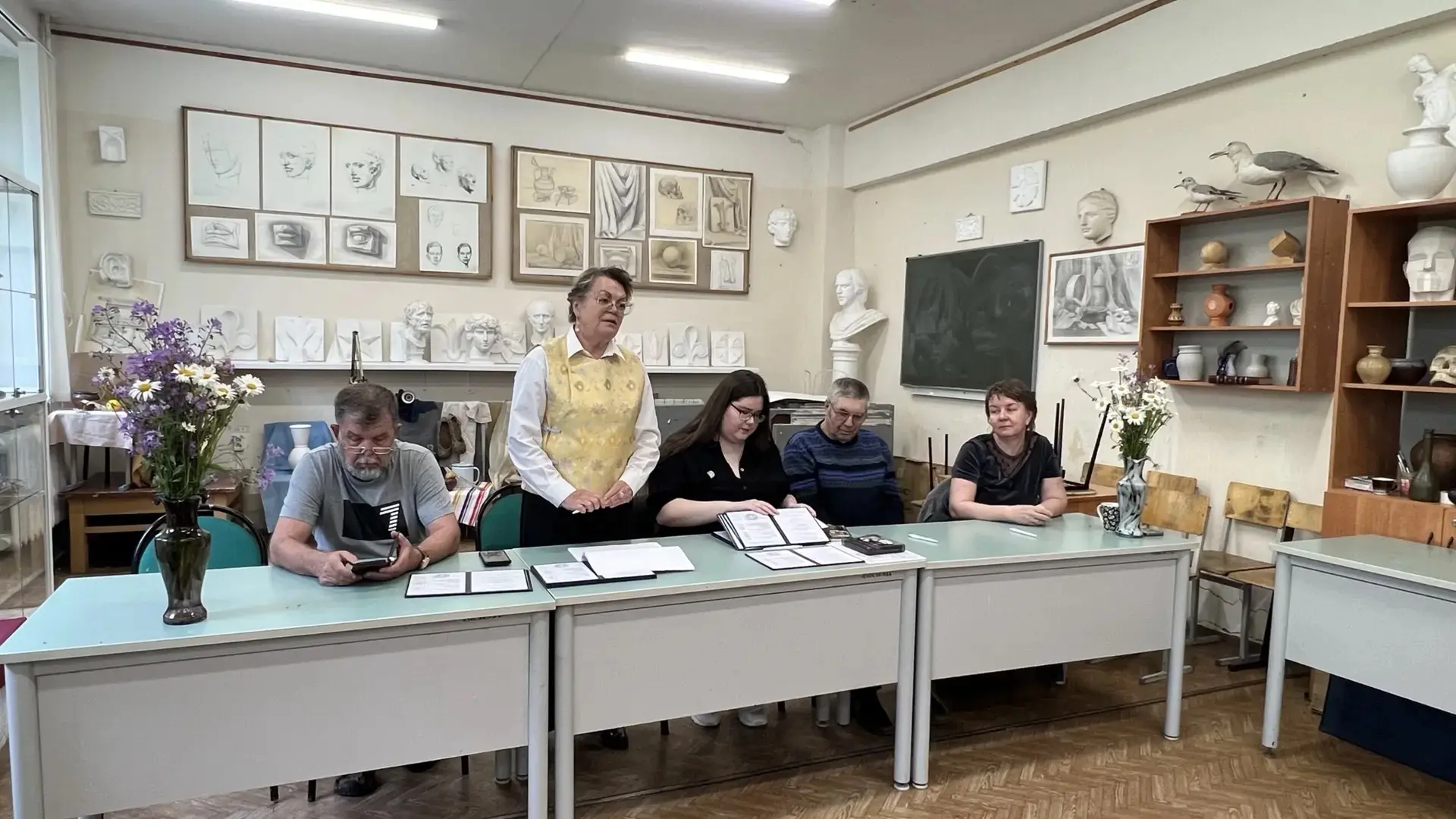 23 выпускника  детской художественной школы завершили свое обучение по программам "Дизайн" и "Декора