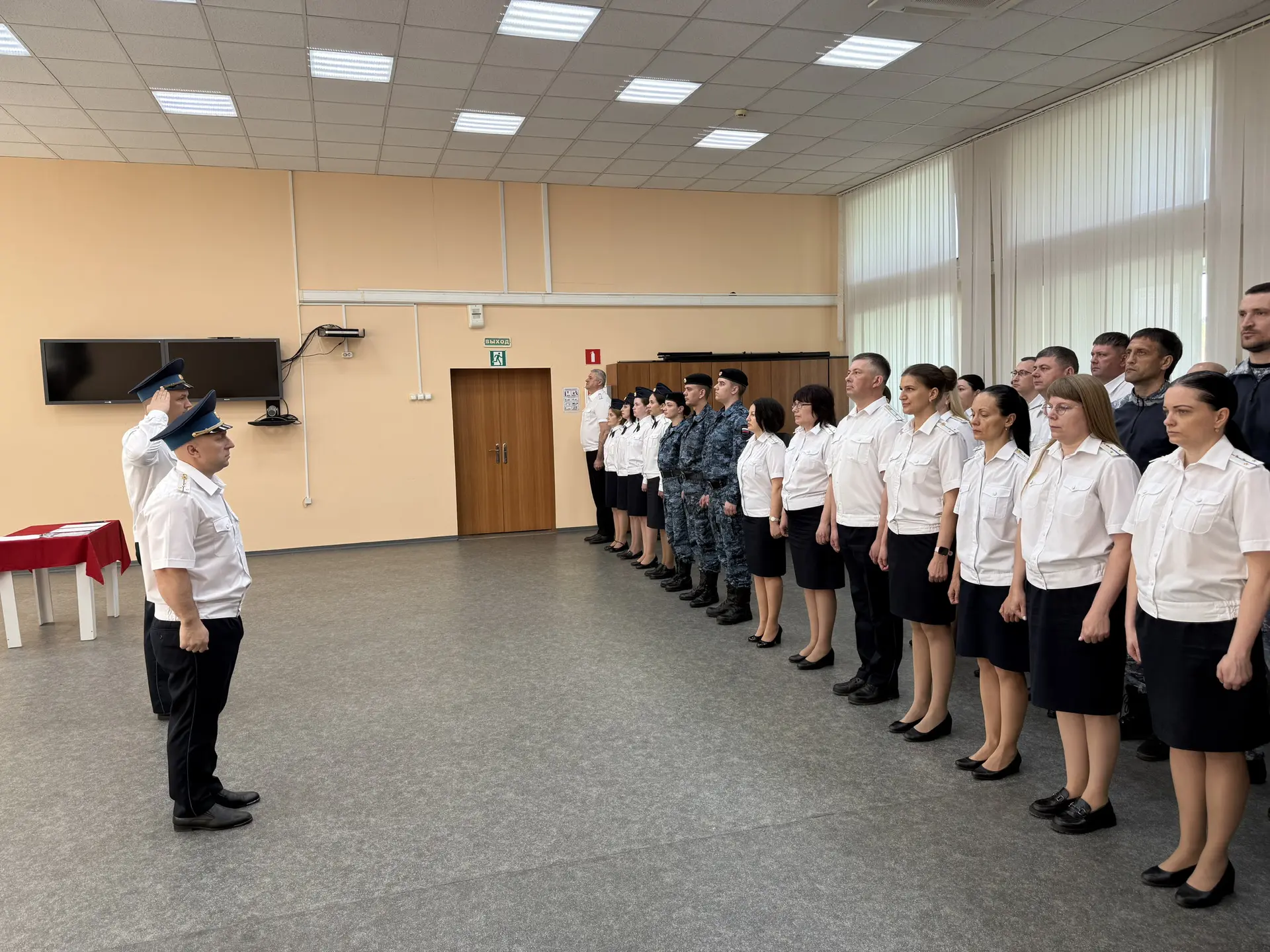 В преддверии Дня России судебные приставы приняли Присягу и получили ведомственные награды