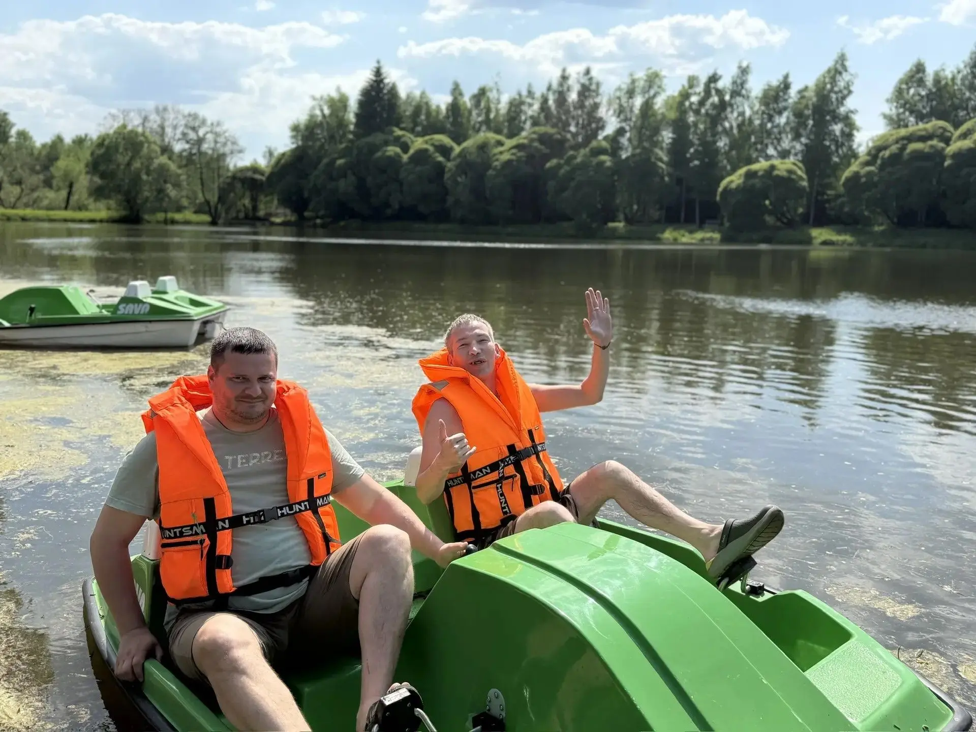 🚣 В центре реабилитации «Ясенки» открыт сезон плавания на катамаранах! 🌊