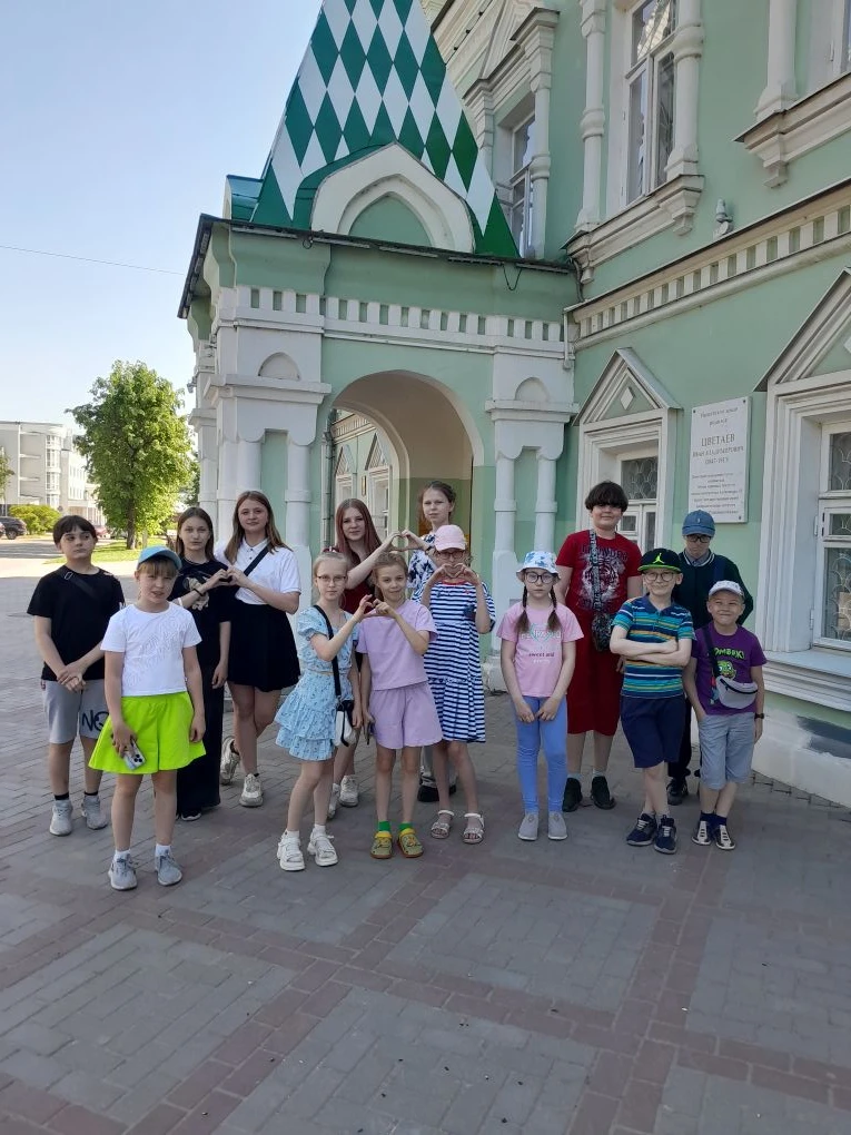 Платочек маме!
Обучающиеся изостудии ДПТ и "Юный художник" посетили краеведческий музей им. К. Бальм