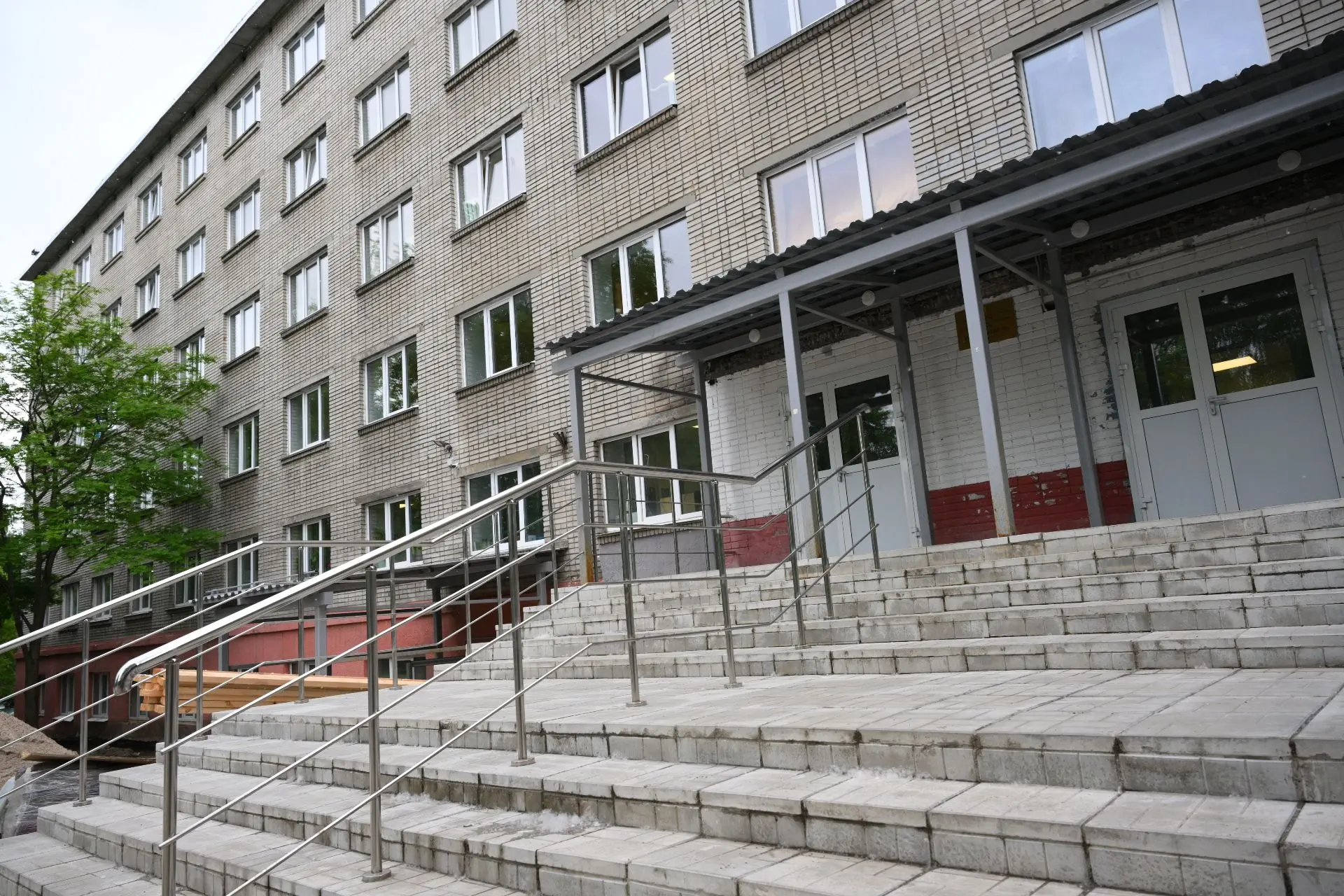 Полномасштабный ремонт автотранспортного техникума в Петрозаводске близится к завершению

Ремонт зде