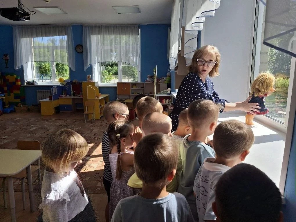#БезопасностьНачинаетсяСТебя
#БезопасныеОкна
В детском саду 5 педагоги ежемесячно проводят с детьми 