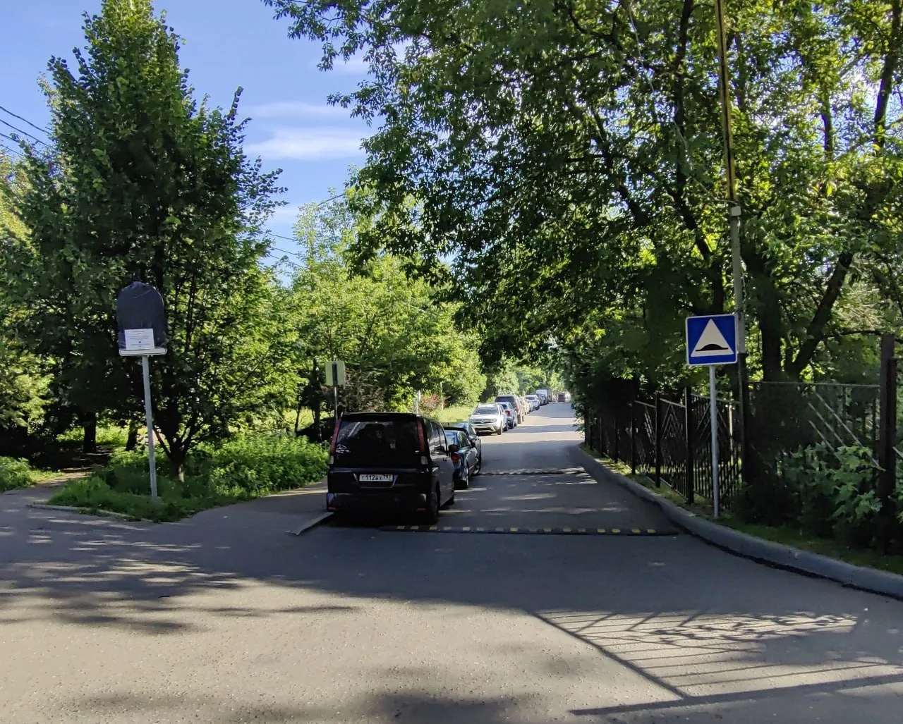 Будьте внимательны, на дороге к церкви появились знаки.