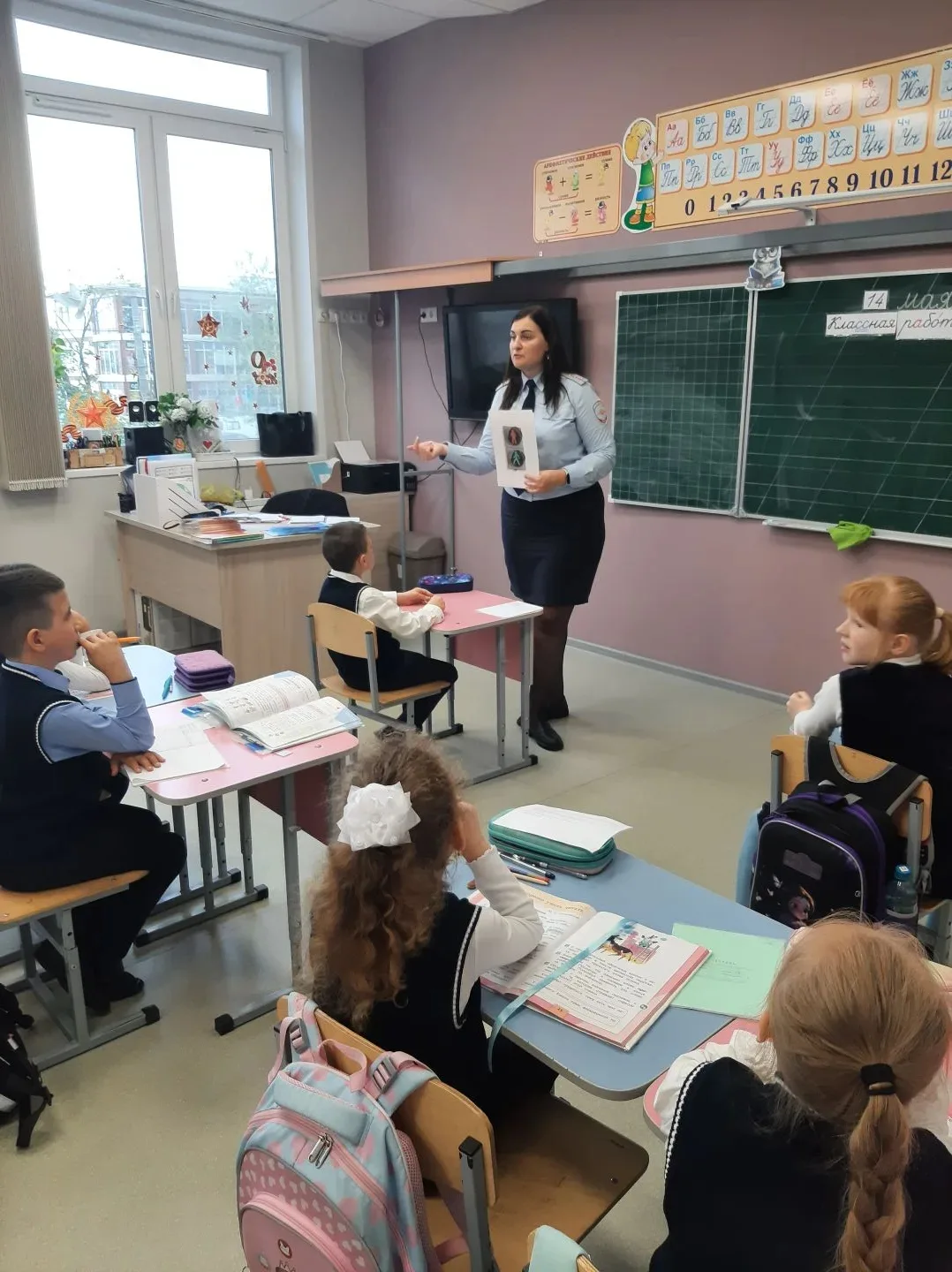 Сегодня для учащихся младших классов инспектором по пропаганде БДД отдела Госавтоинспек...