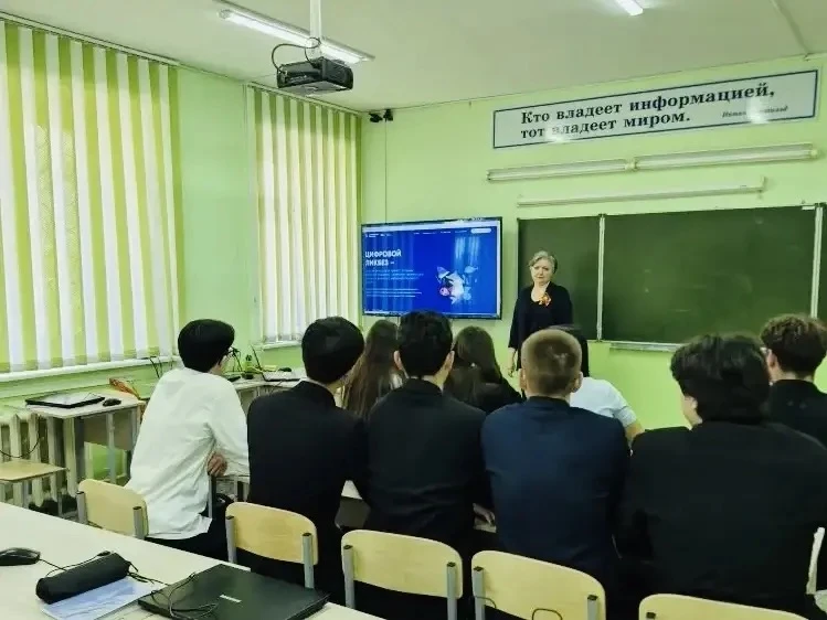 📱 Гимназисты осваивают цифровую безопасность: урок по теме «Подозрительные звонки»  В нашей гимназии