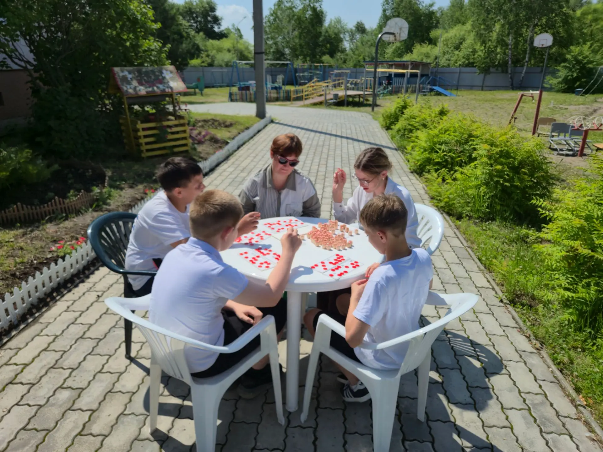 ☀️🌳 Сегодня мы сделали это! Вместо душных стен — свежий воздух, вместо телевизора — птички, а вмест