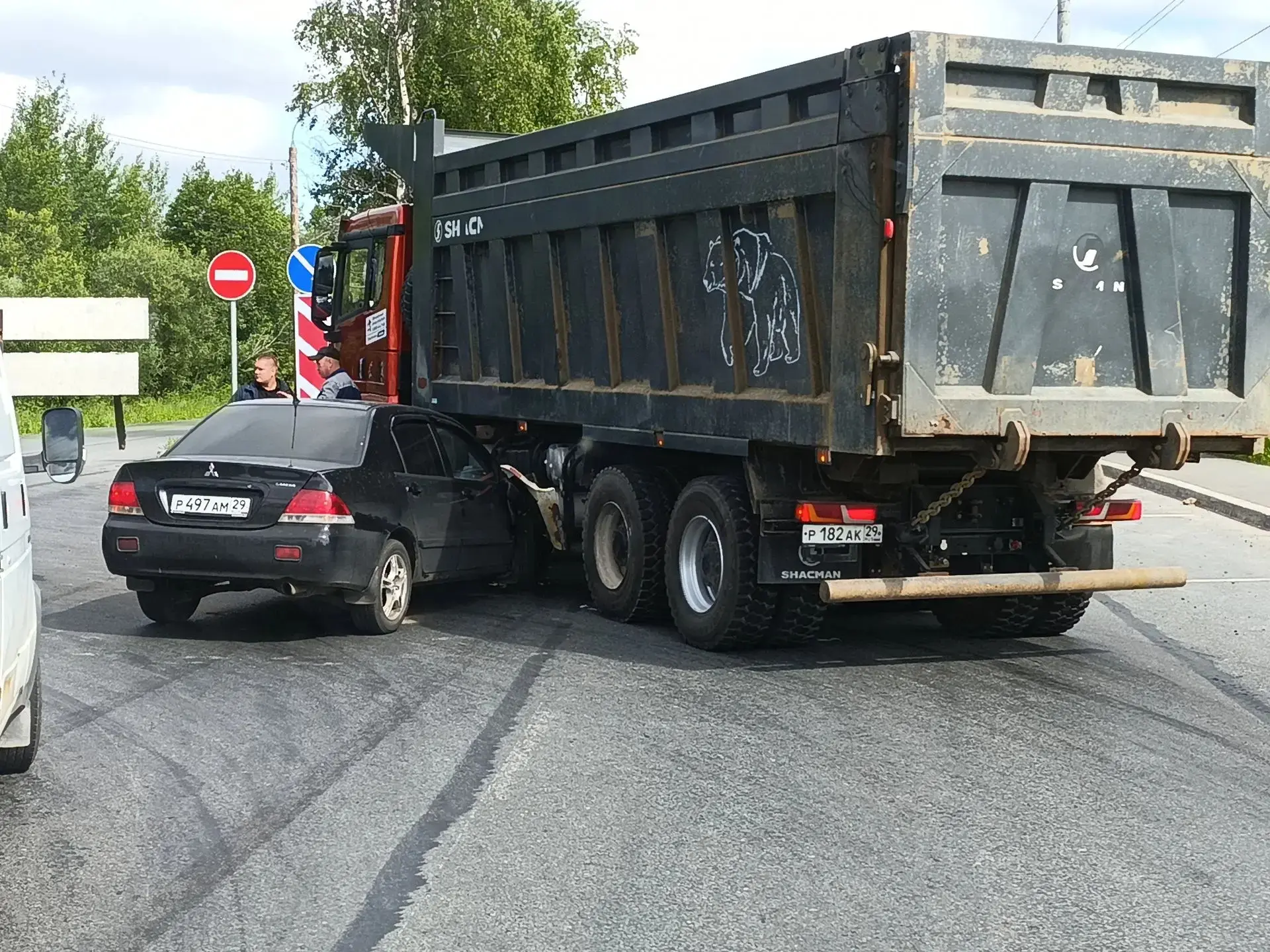 ДТП на Маймаксанском шоссе - перекрыты две полосы в сторону Маймаксы в районе поворота ...
