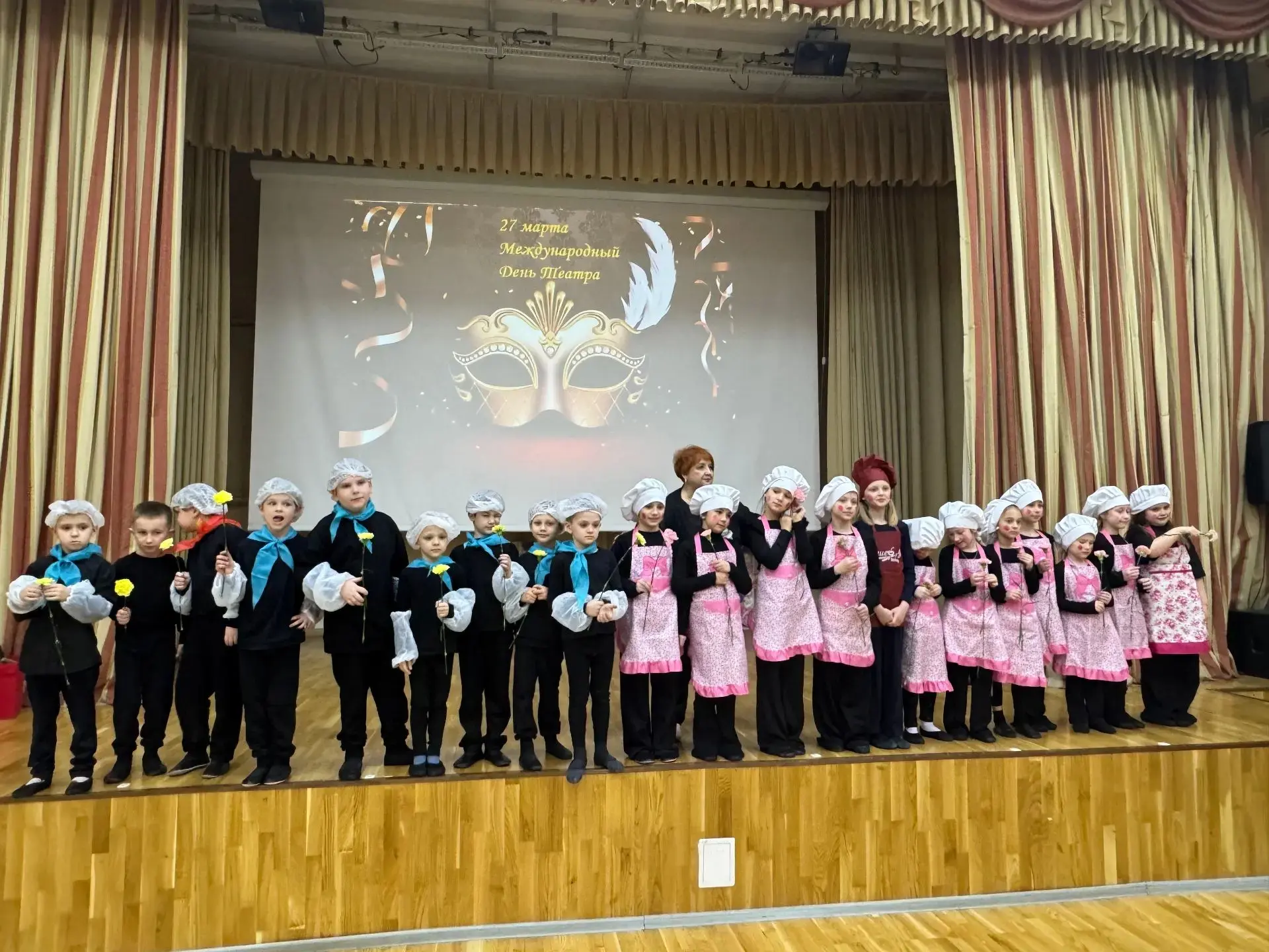 🎭 Сегодня в школе завершился II общешкольный театральный  фестиваль "Премьера".   Ребята из 3-Г, 5-В