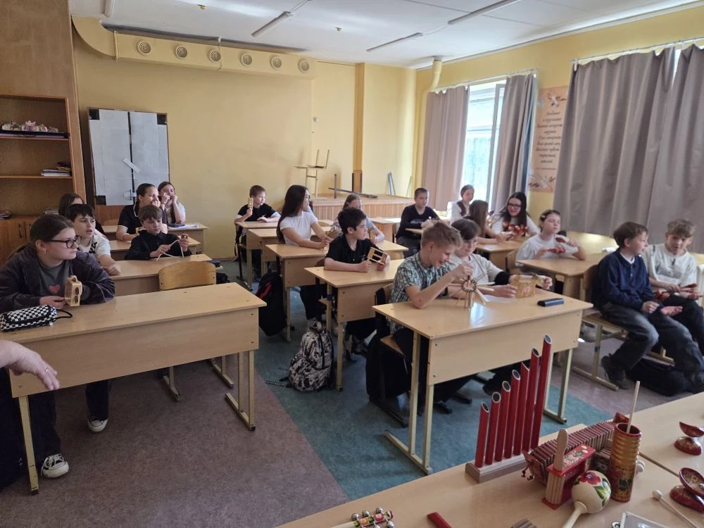 🎵 Музыкальное путешествие пятиклассников 🎶  🗓️ 7 мая 2026 года ученики 5 «Д» класса (классный руково