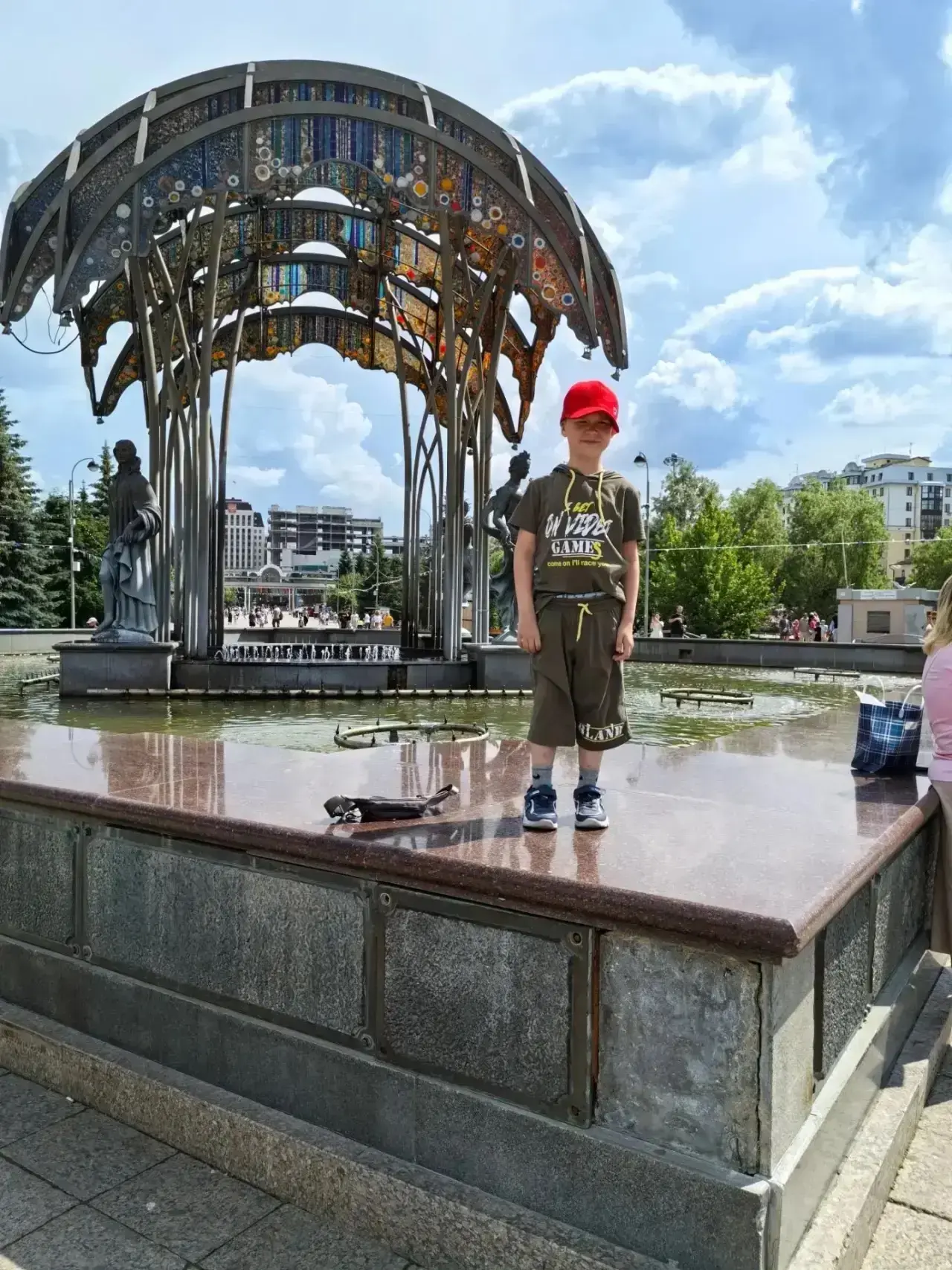 Лето для ученика 1 "Б" класса  Петрова Евгения (Кл. Рук. Череднякова А.С) проходит инте...