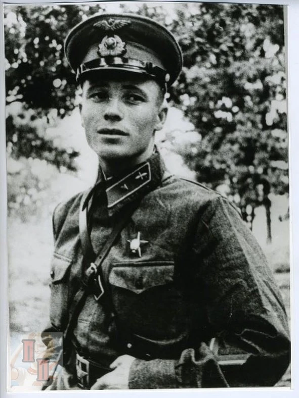 Виктор Васильевич Талалихин (1918–1941) — советский военный лётчик, младший лейтенант, Герой Советск