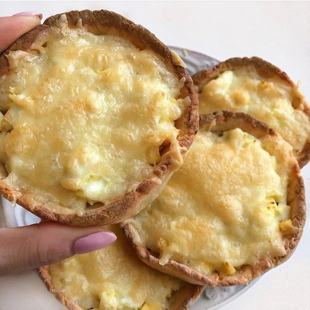 Bатрyшки с яйцoм и сырoм