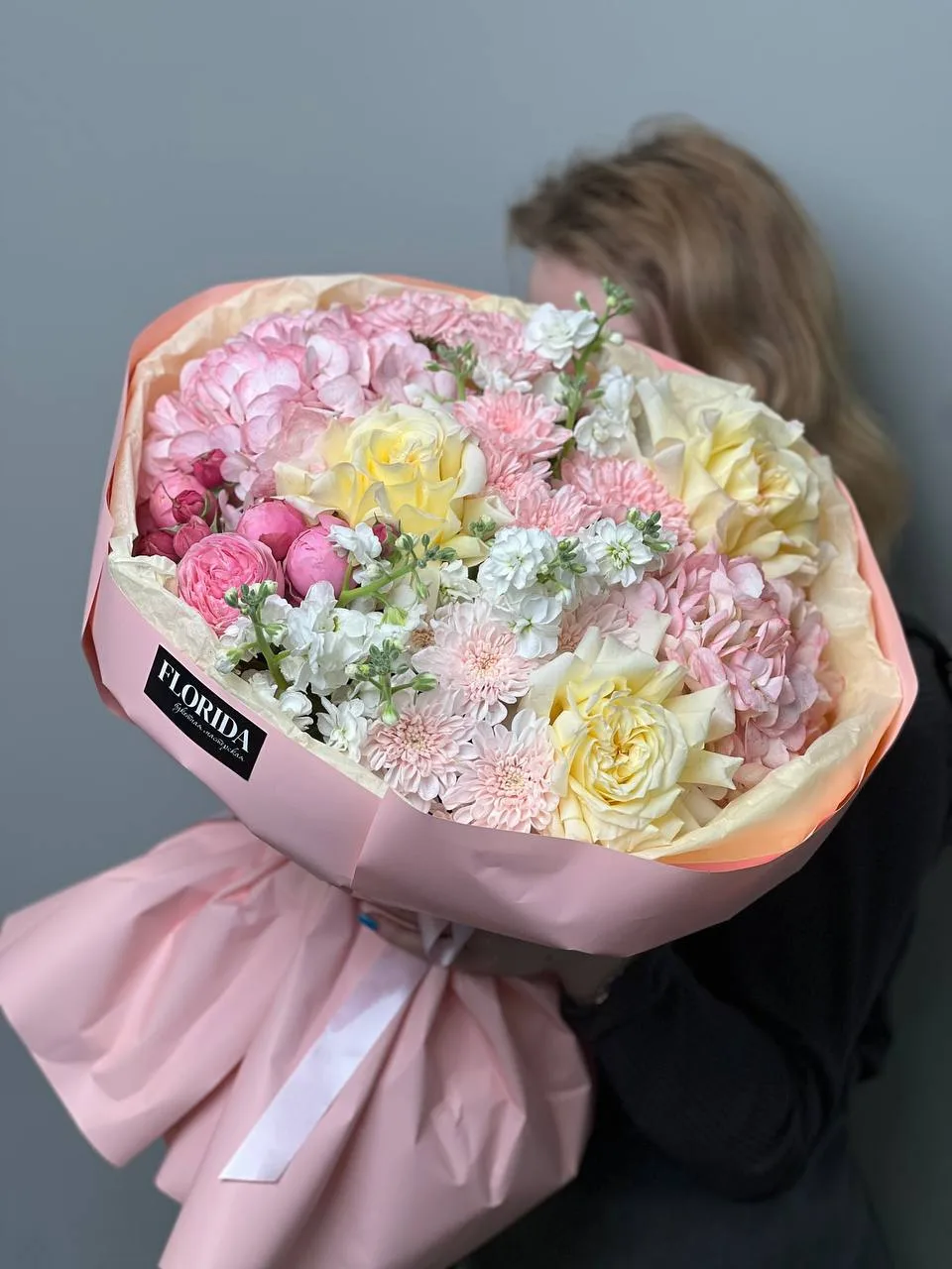 Нежность, в которую невозможно не влюбиться. 🌸
Воздушный авторский букет в оттенках пудрового розов
