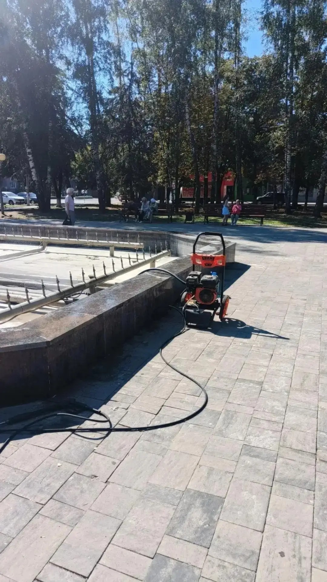 Фонтан в парке Рокоссовского отремонтировали