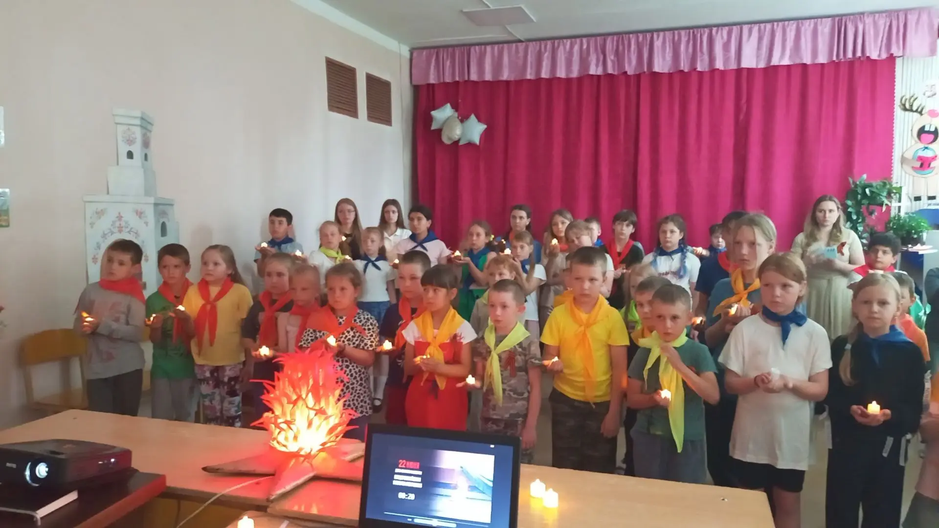 🦅 Тринадцатый день в лагере «Орлята России» прошёл под девизом «Наши традиции»! 🇷🇺

☀️ Утро начал