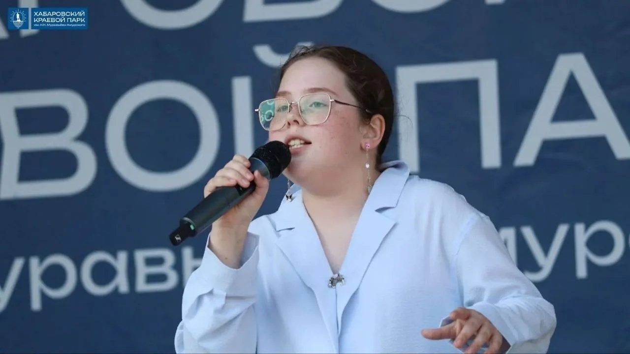 🌟 Поддержим талант Дворца в полуфинале «Караоке-на-Амуре»! 🎙