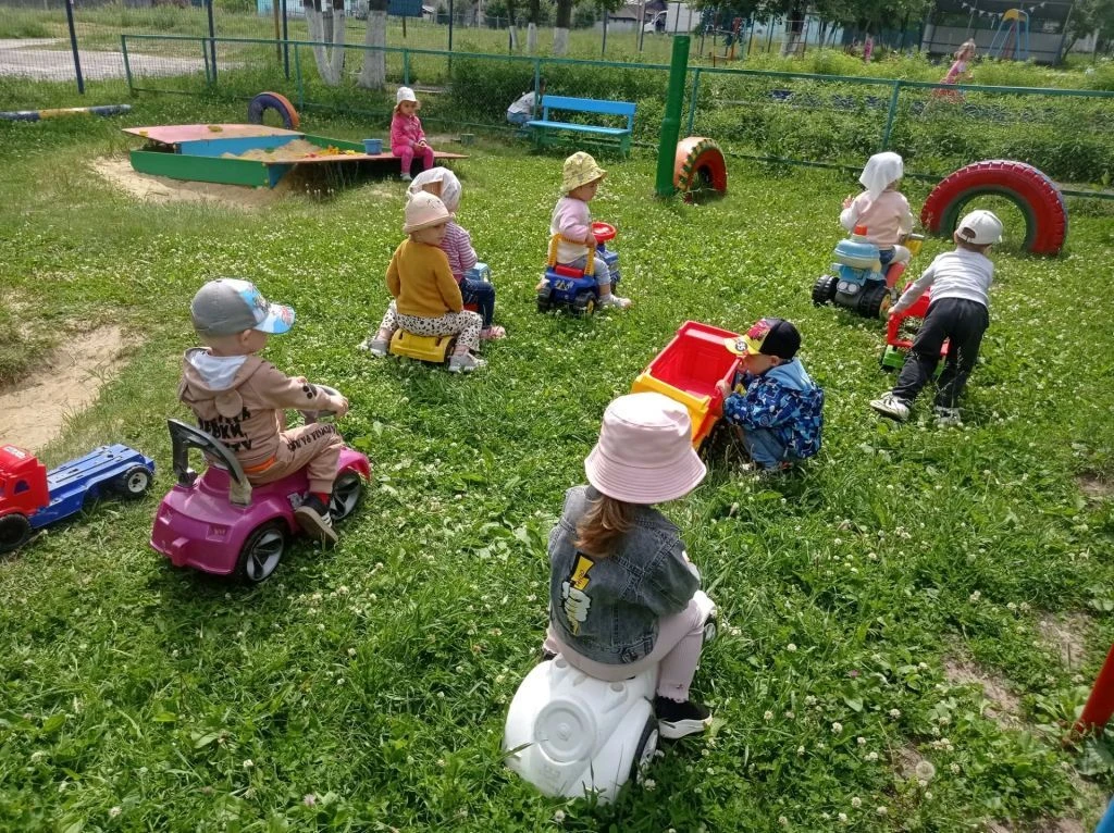 ✨«Прогулки – это важно!»
☀️Прогулка в детском саду - это всегда веселье и радость! Наши маленькие во