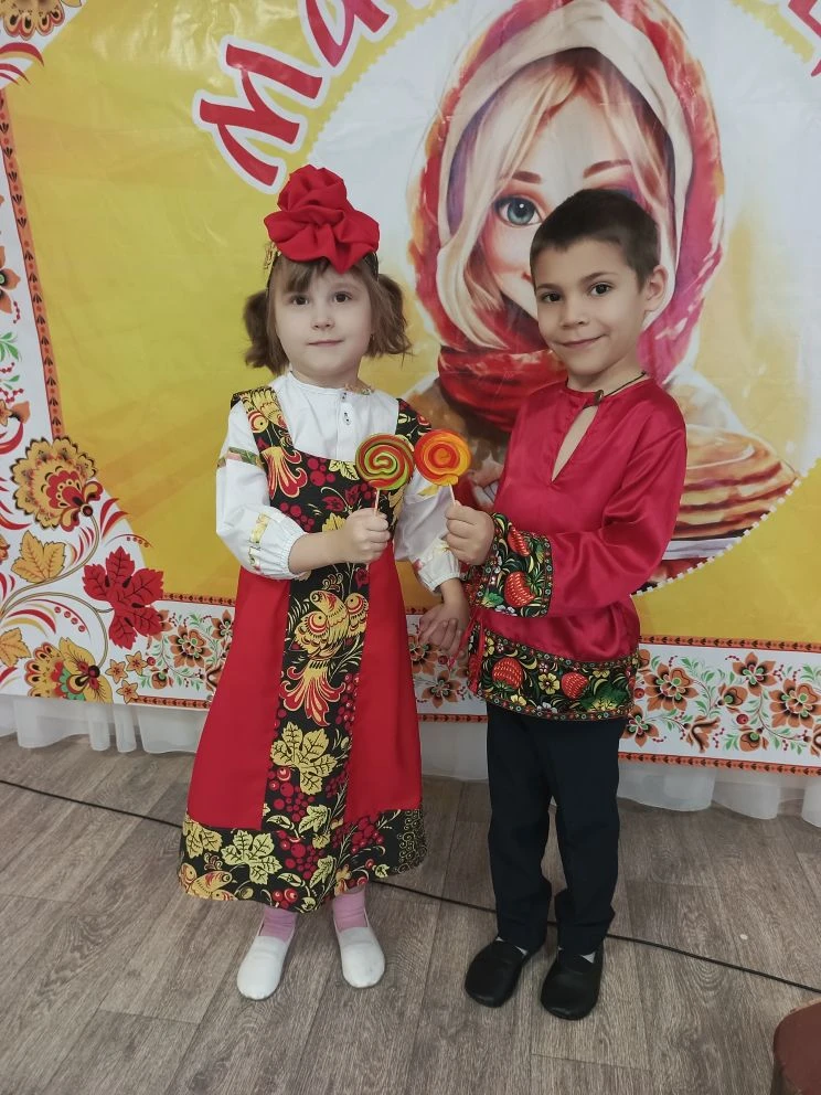 Масленичные гуляния это всегда красочно и ярко. Только посмотрите какие прекрасные фото...
