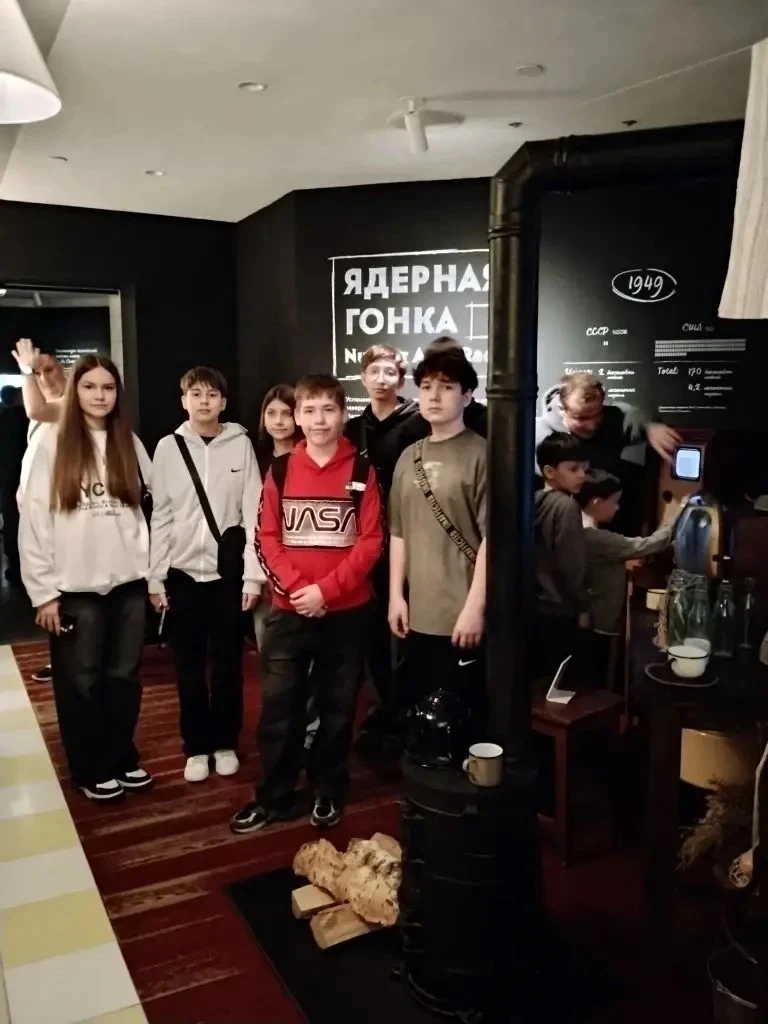 💡7 апреля обучающиеся 7Д класса посетили павильон «Атом» на ВДНХ.       Поездка состоялась в рамках 