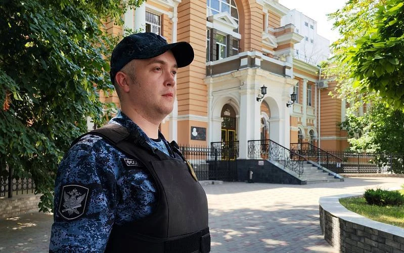 Судебный пристав из Ростова отправился в Киров, чтобы стать донором костного мозга