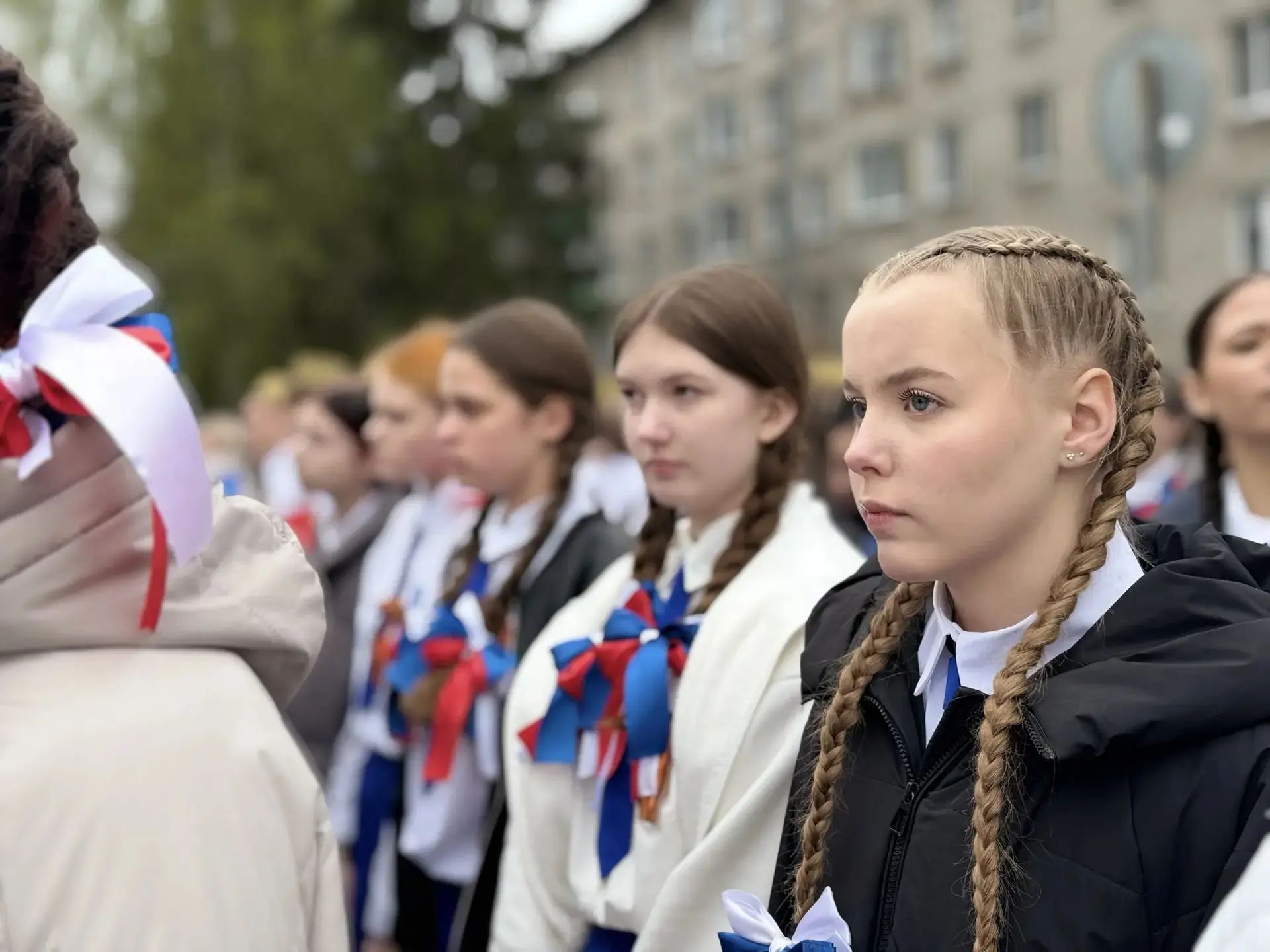 Сегодня наши талантливые ученики приняли участие в Смотре строя и песни, приуроченном ко Дню Победы!